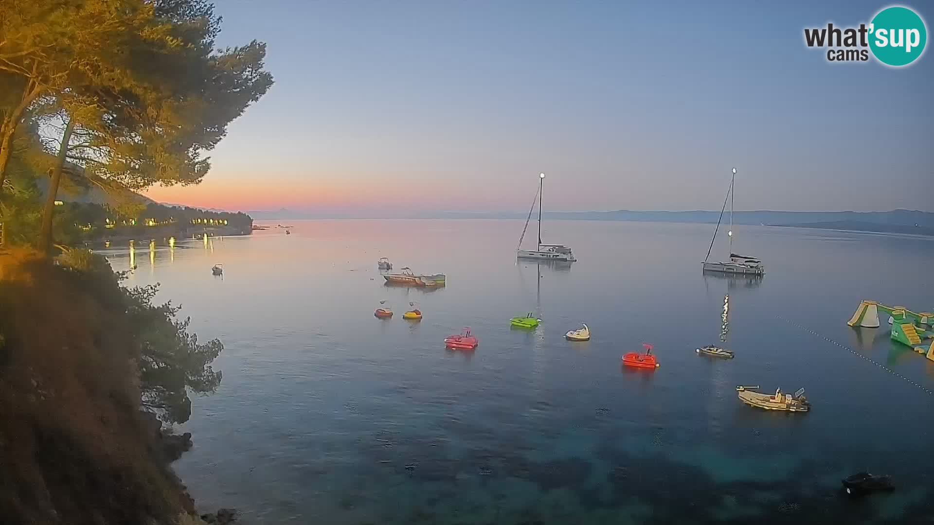Spletna kamera Plaža Potočine Bol – Pogled v živo na plažo Borak, otok Brač