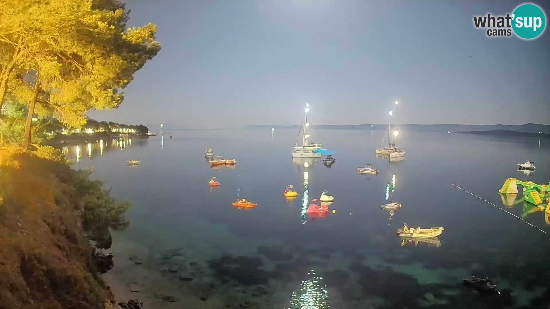 Spletna kamera Plaža Potočine Bol – Pogled v živo na plažo Borak, otok Brač