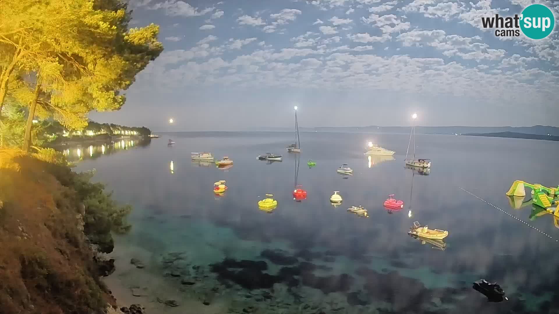 Spletna kamera Plaža Potočine Bol – Pogled v živo na plažo Borak, otok Brač