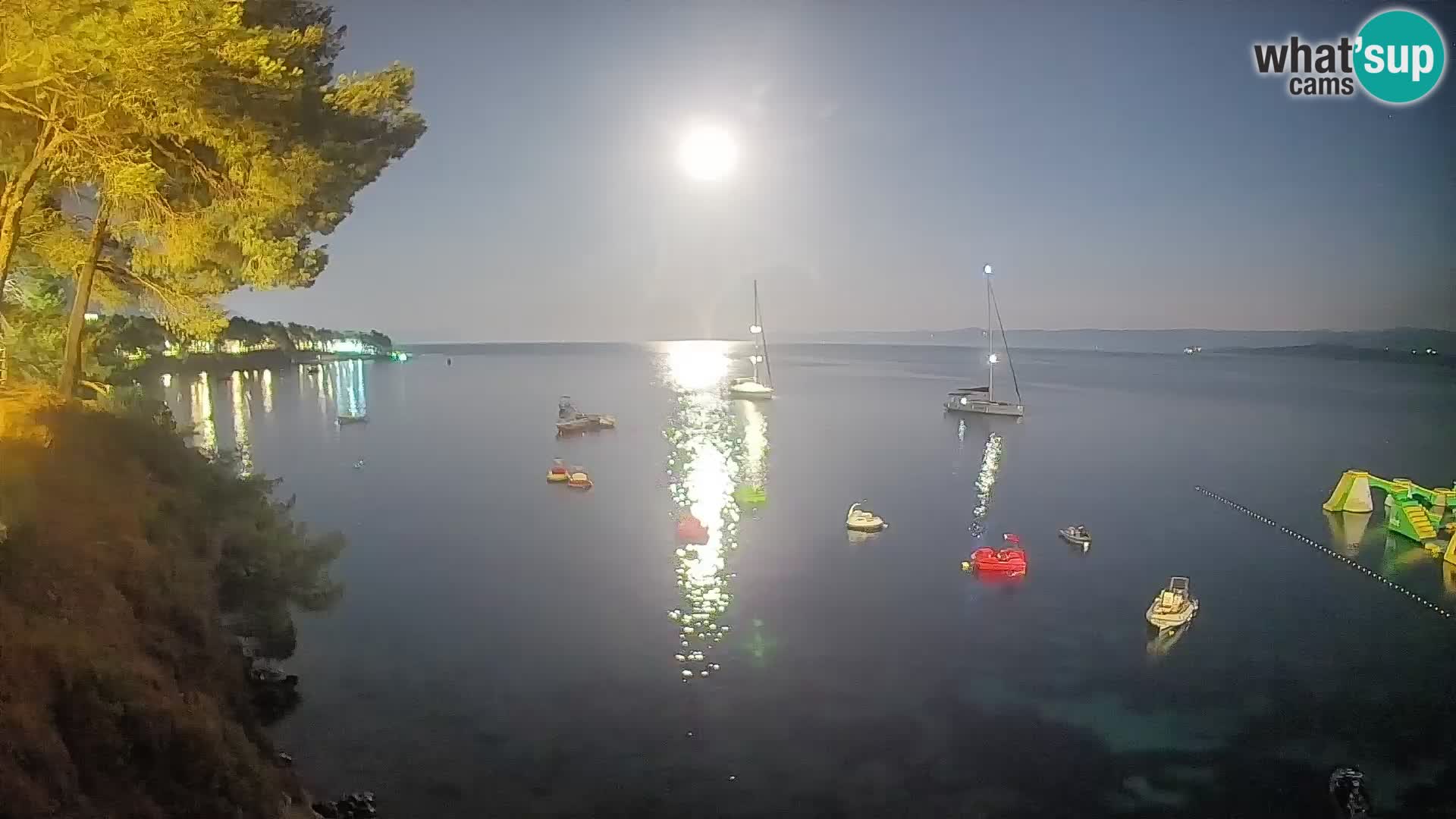 Spletna kamera Plaža Potočine Bol – Pogled v živo na plažo Borak, otok Brač
