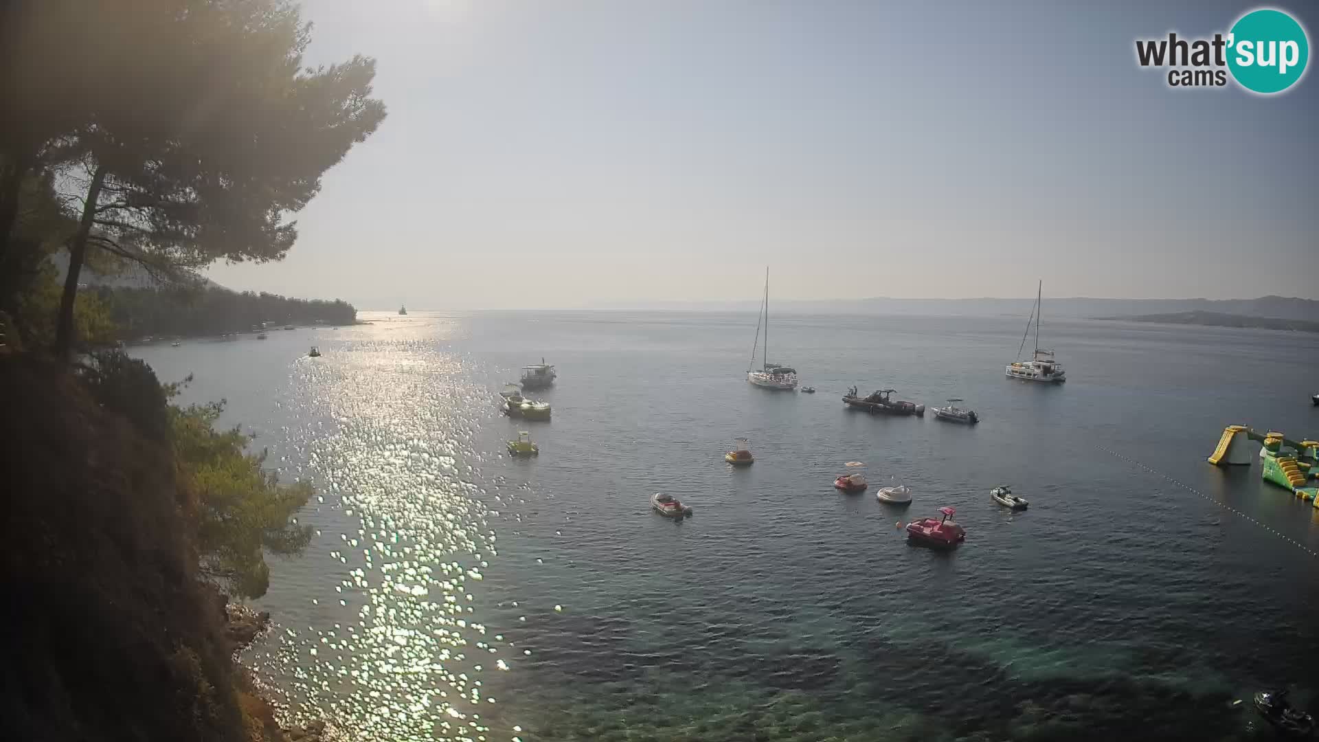Spletna kamera Plaža Potočine Bol – Pogled v živo na plažo Borak, otok Brač