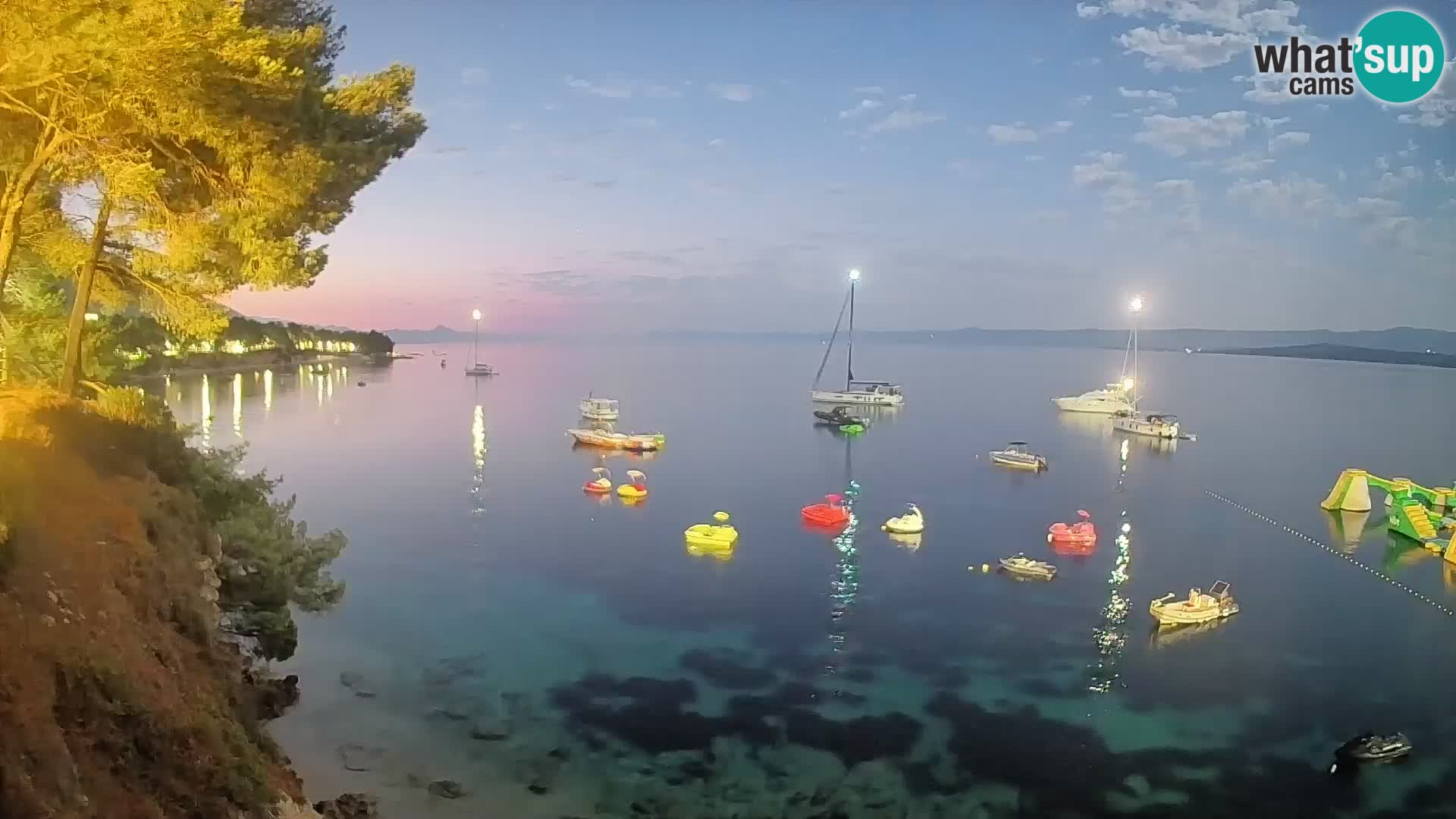 Spletna kamera Plaža Potočine Bol – Pogled v živo na plažo Borak, otok Brač