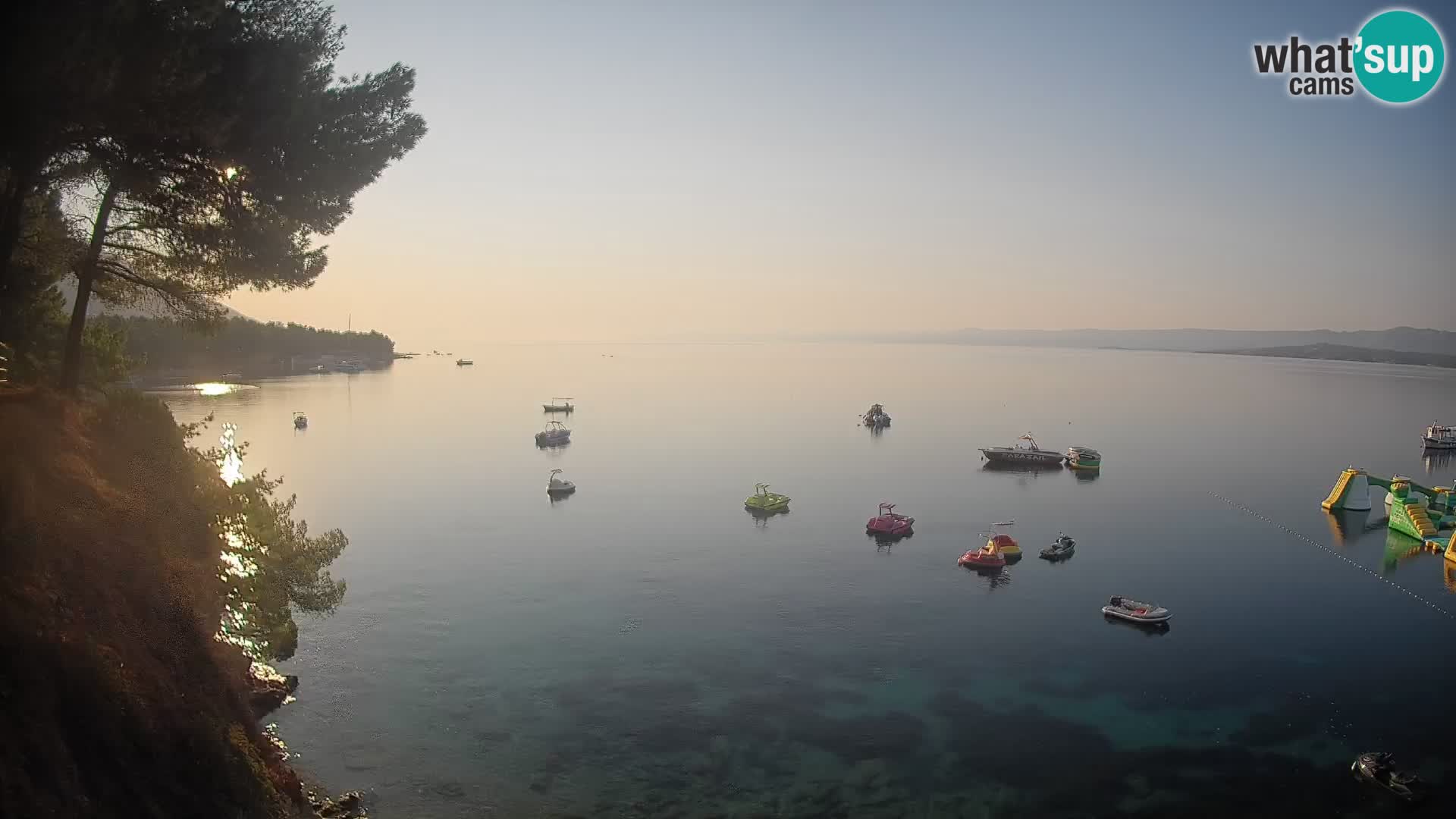 Spletna kamera Plaža Potočine Bol – Pogled v živo na plažo Borak, otok Brač