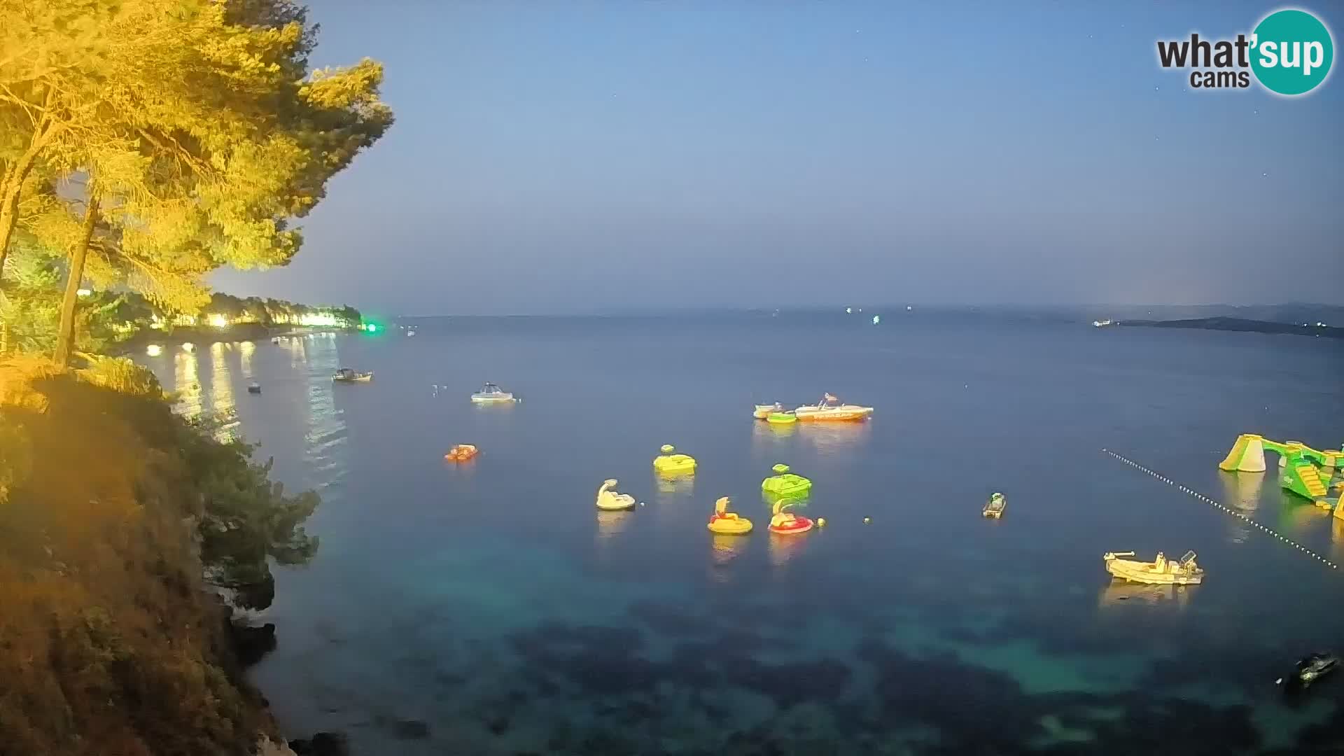 Spletna kamera Plaža Potočine Bol – Pogled v živo na plažo Borak, otok Brač