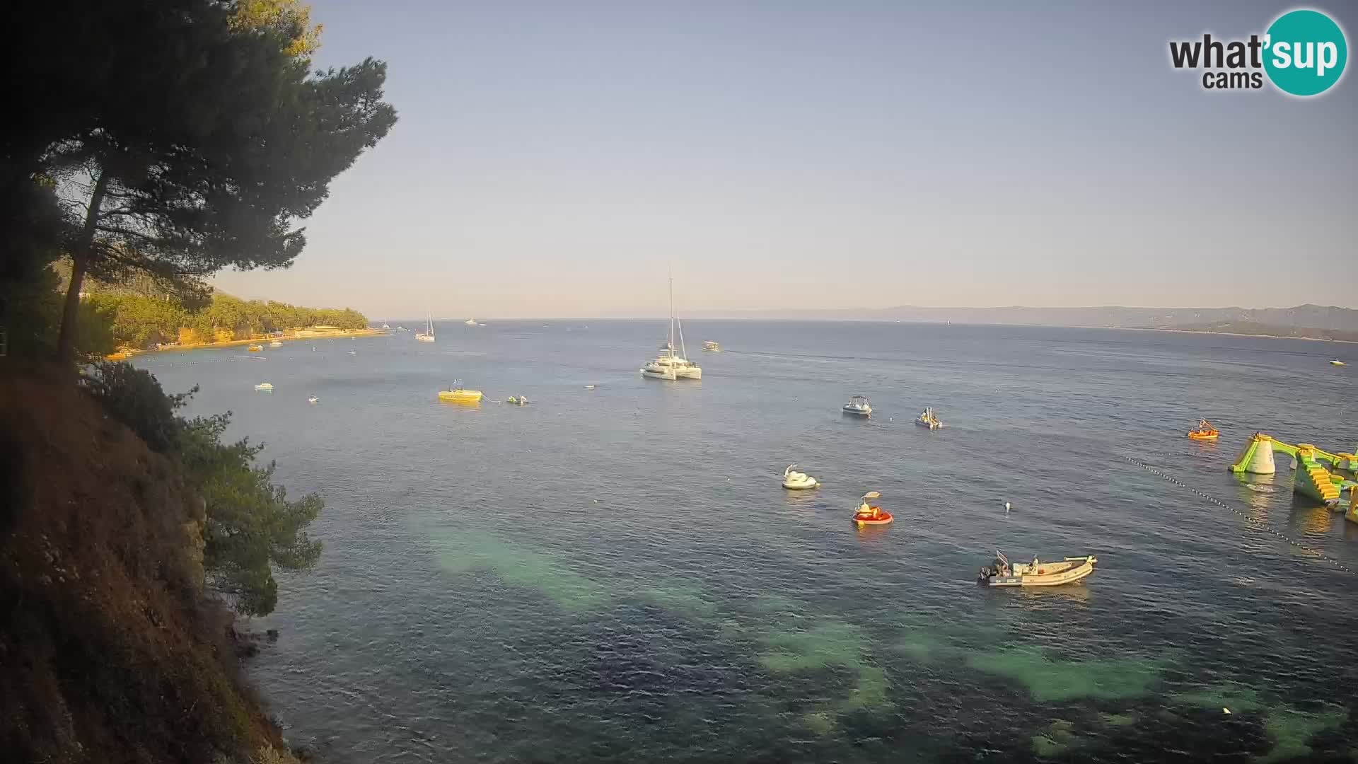 Spletna kamera Plaža Potočine Bol – Pogled v živo na plažo Borak, otok Brač