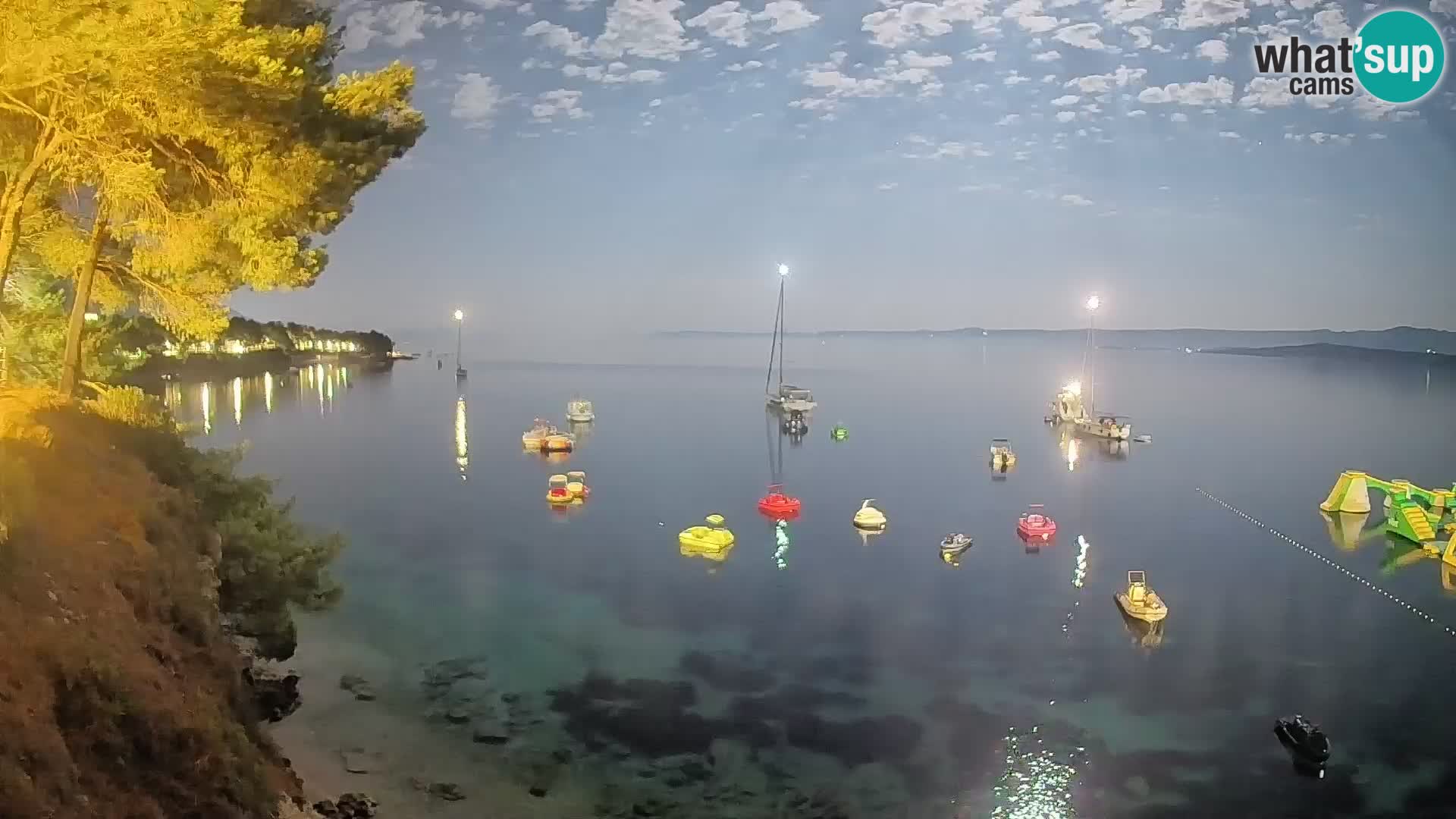 Spletna kamera Plaža Potočine Bol – Pogled v živo na plažo Borak, otok Brač