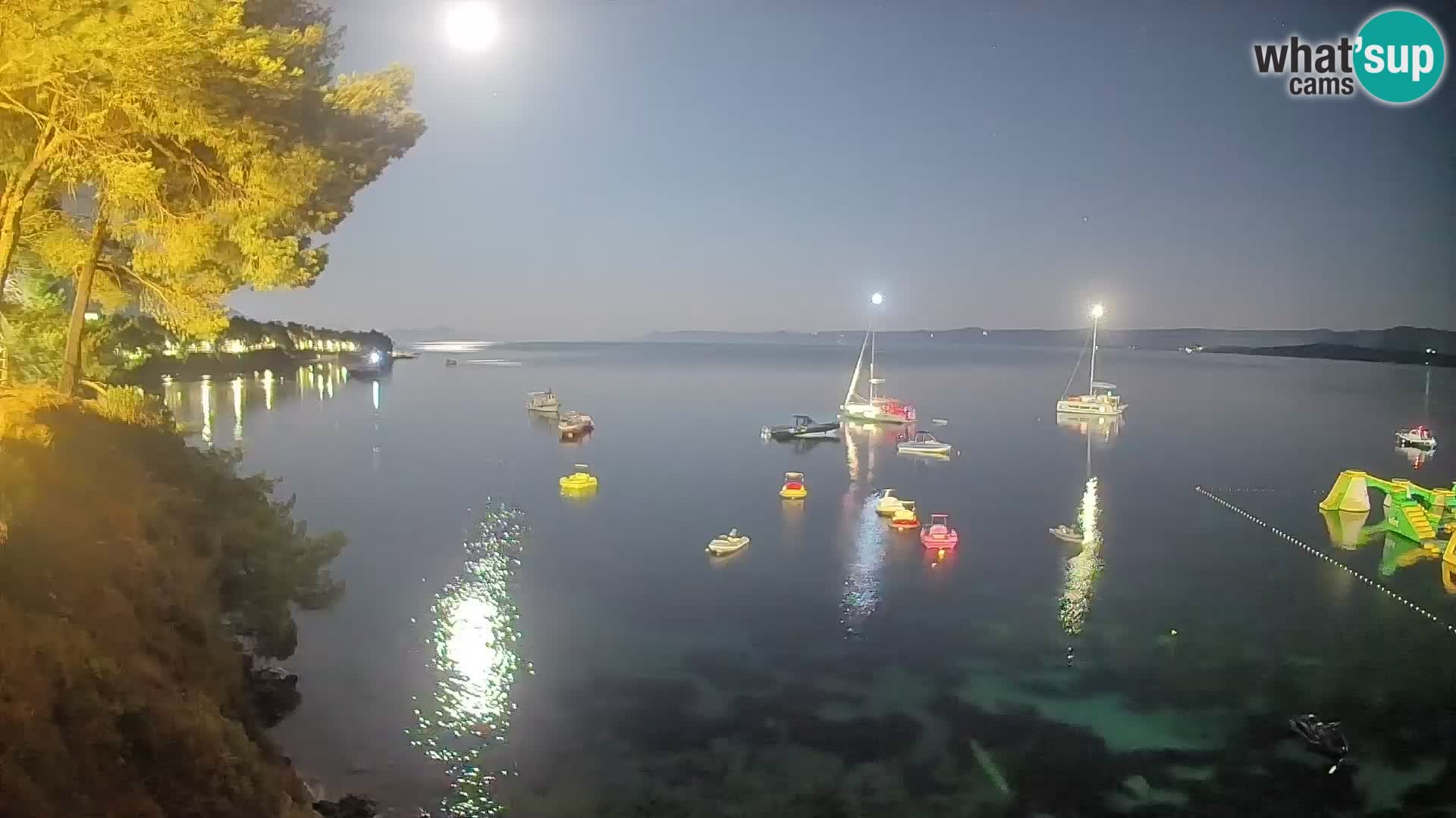 Webcam Spiaggia Potočine Bol – Vista live sulla spiaggia Borak, Isola di Brač