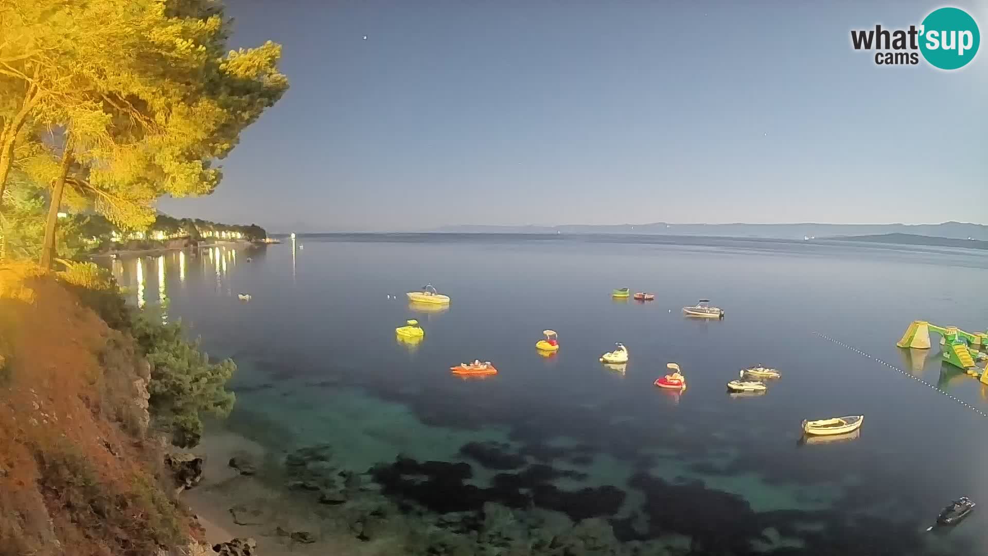 Spletna kamera Plaža Potočine Bol – Pogled v živo na plažo Borak, otok Brač
