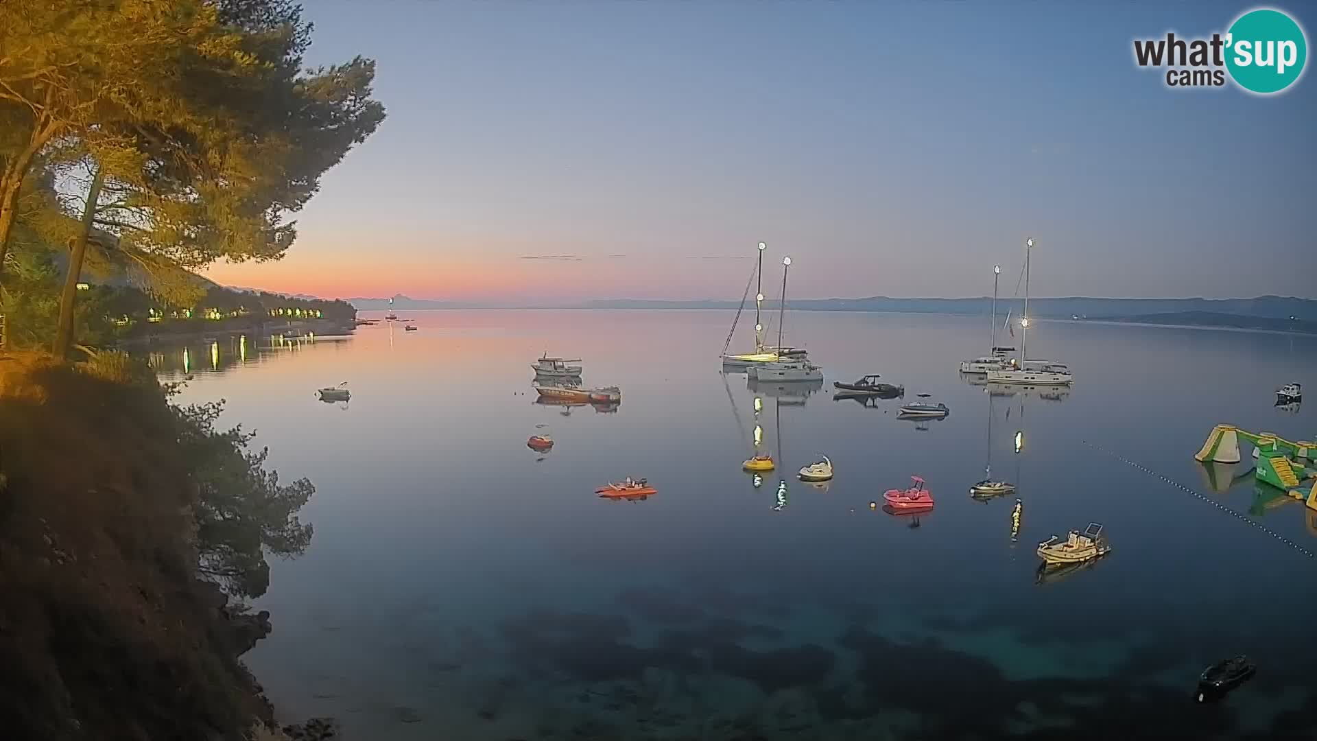 Spletna kamera Plaža Potočine Bol – Pogled v živo na plažo Borak, otok Brač