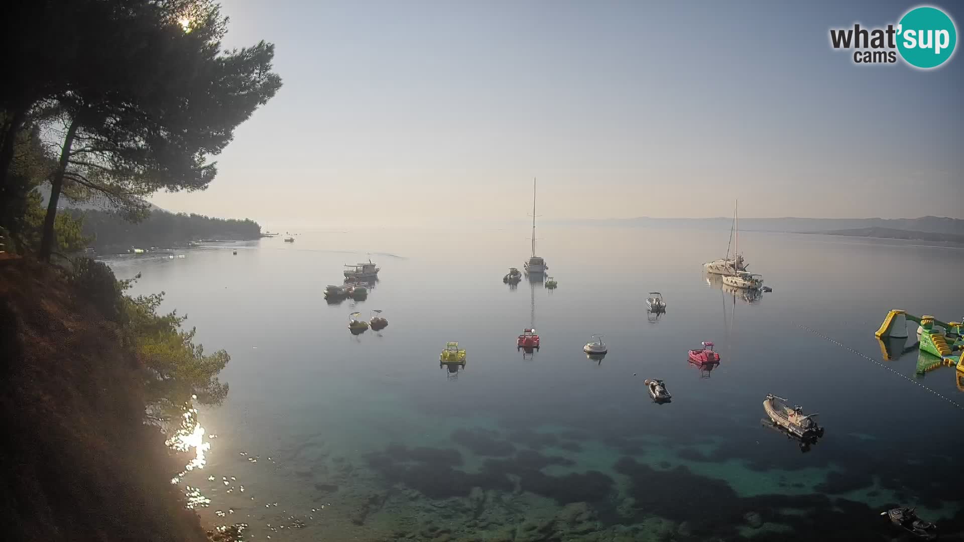Spletna kamera Plaža Potočine Bol – Pogled v živo na plažo Borak, otok Brač