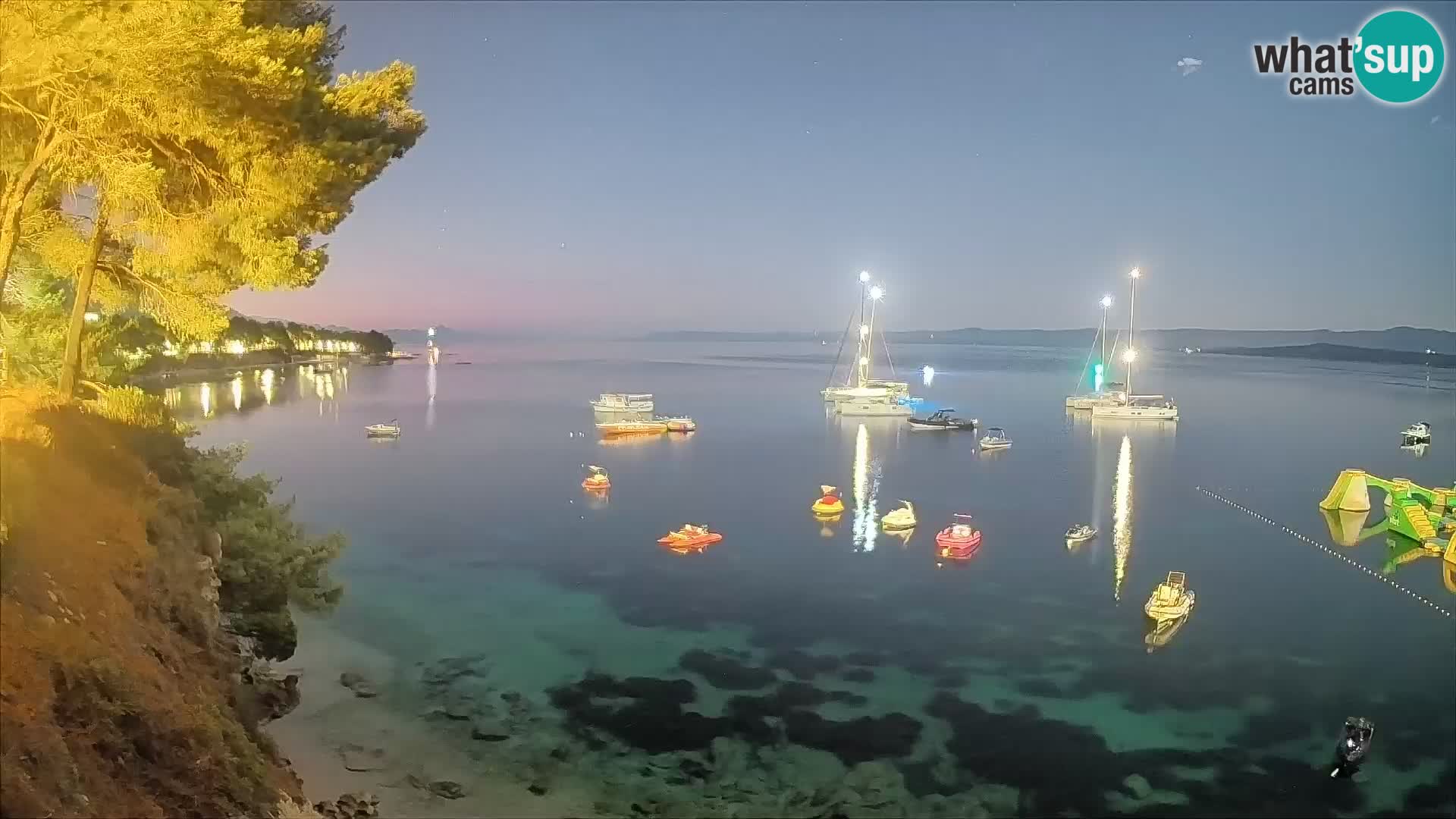 Spletna kamera Plaža Potočine Bol – Pogled v živo na plažo Borak, otok Brač