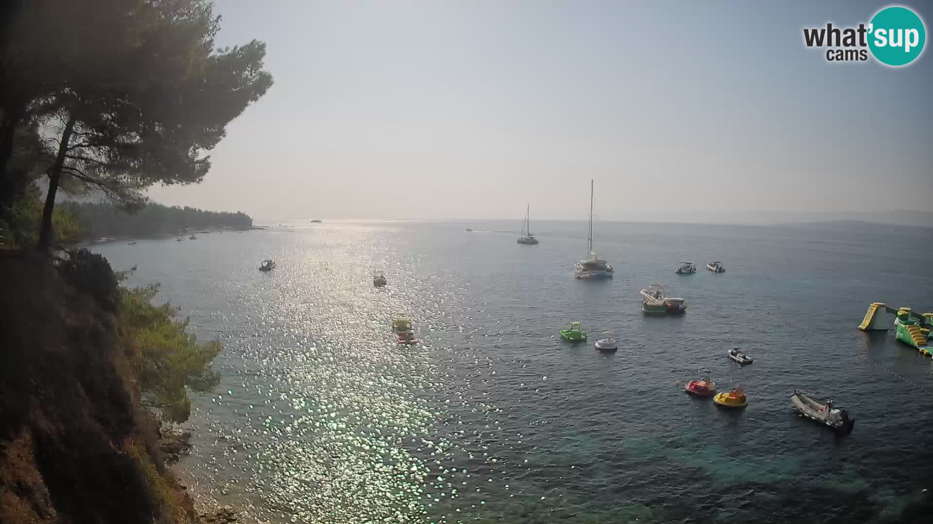 Spletna kamera Plaža Potočine Bol – Pogled v živo na plažo Borak, otok Brač
