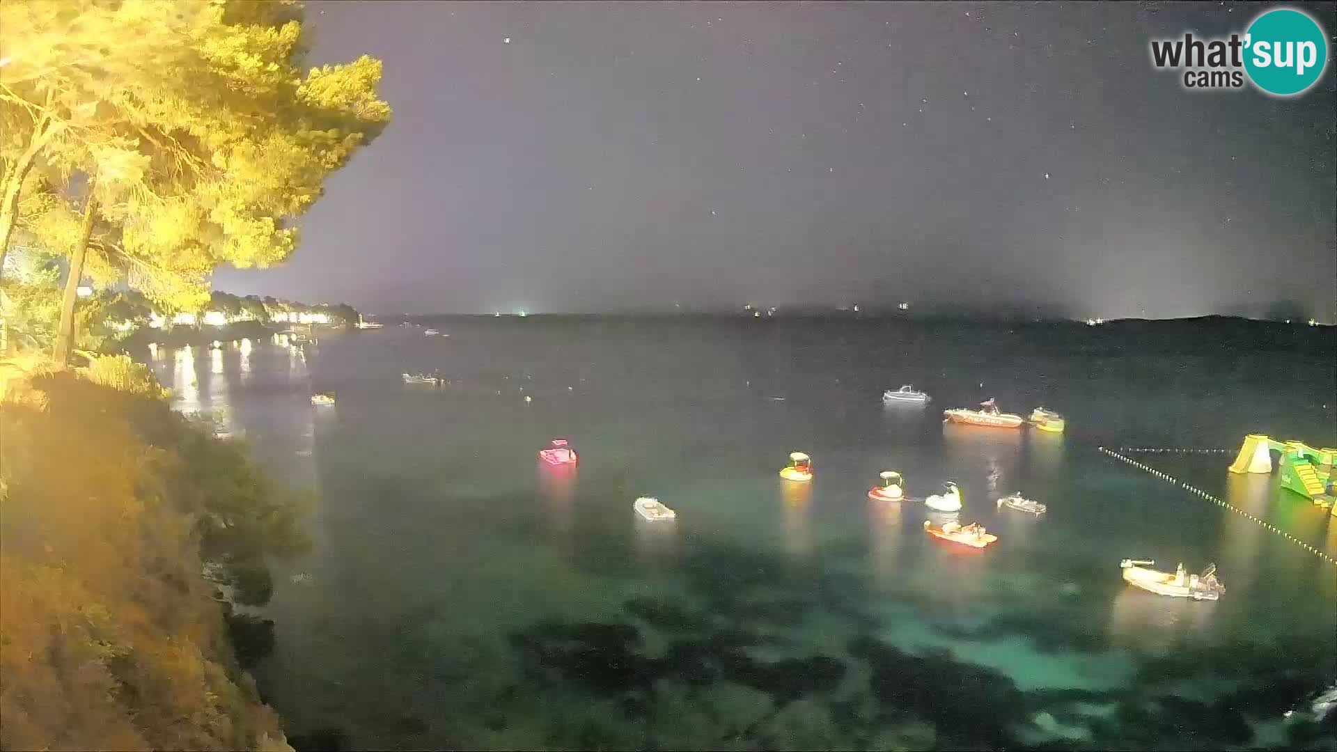Spletna kamera Plaža Potočine Bol – Pogled v živo na plažo Borak, otok Brač