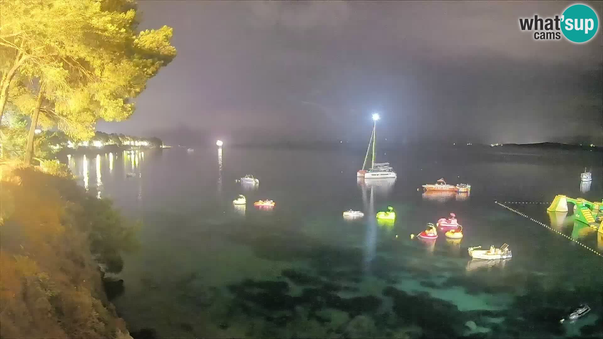 Spletna kamera Plaža Potočine Bol – Pogled v živo na plažo Borak, otok Brač
