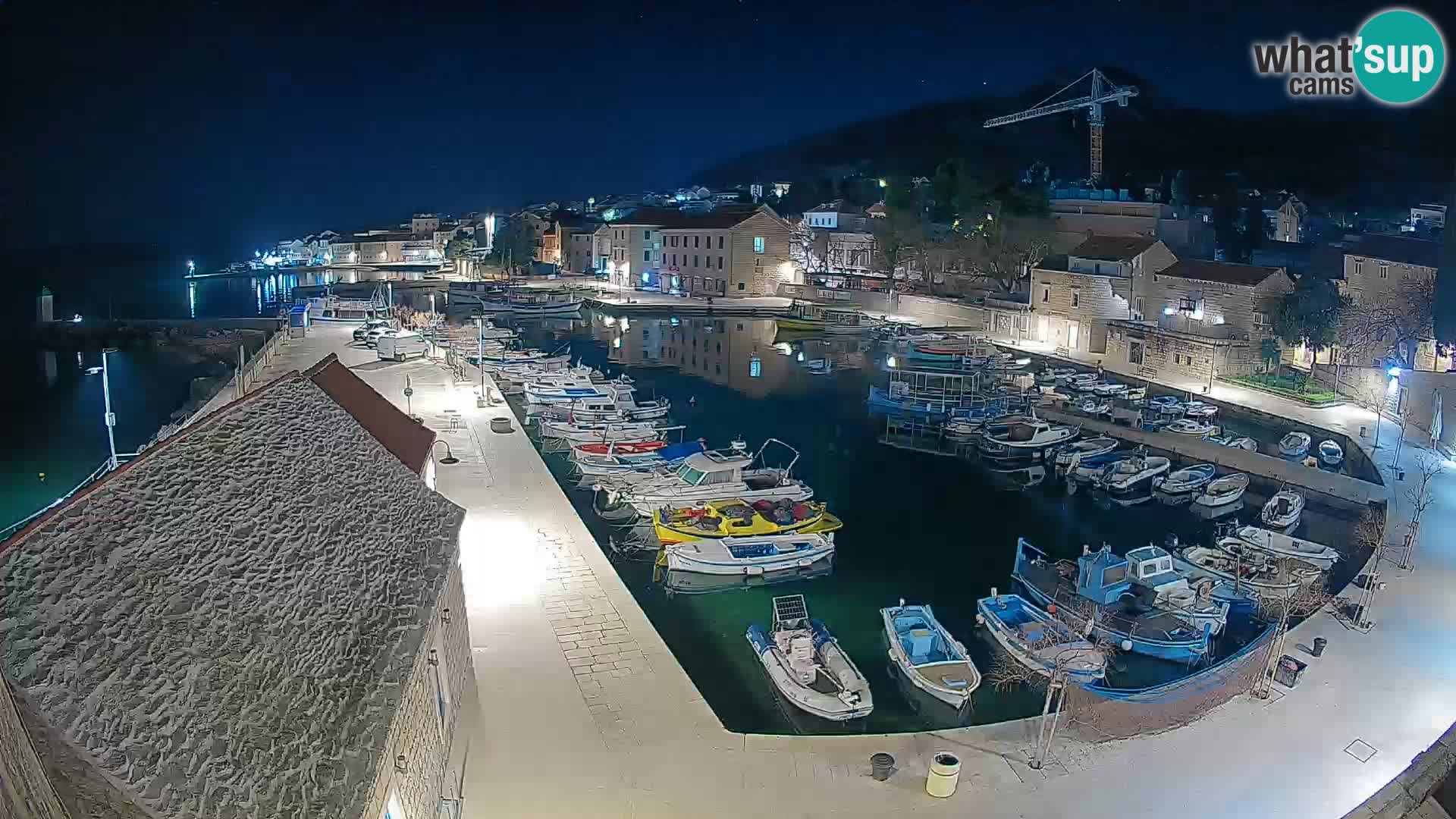Webcam porto di Bol – Vista live sulla Riva e Marina