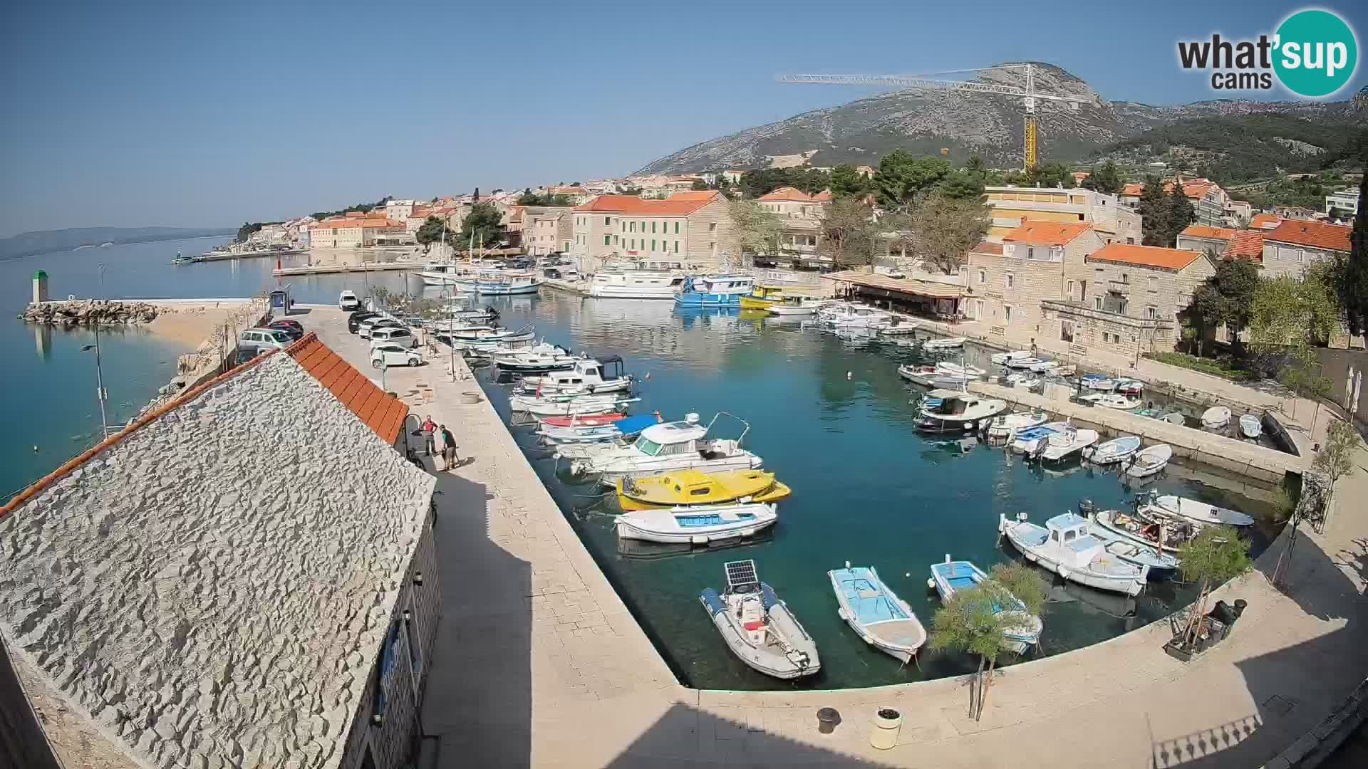 Web kamera Bol Riva – Pogled uživo na luku i marinu