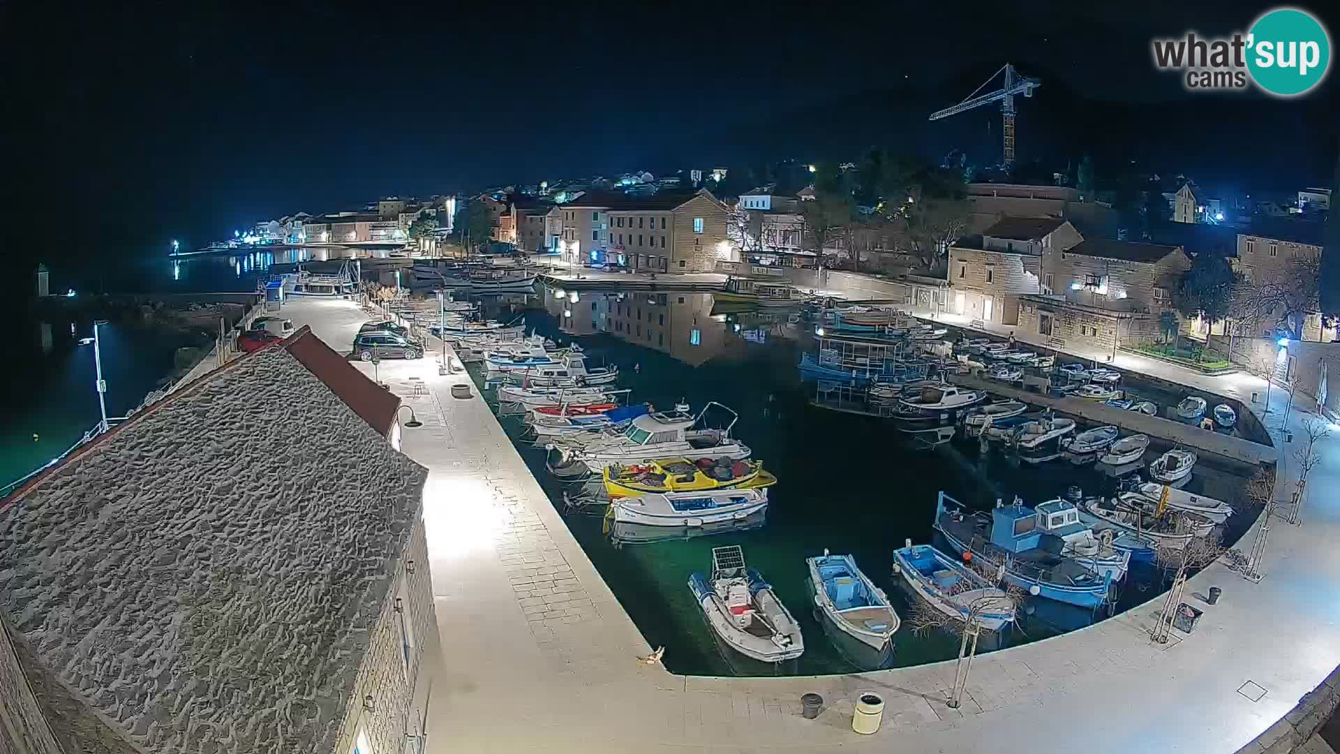 Webcam porto di Bol – Vista live sulla Riva e Marina