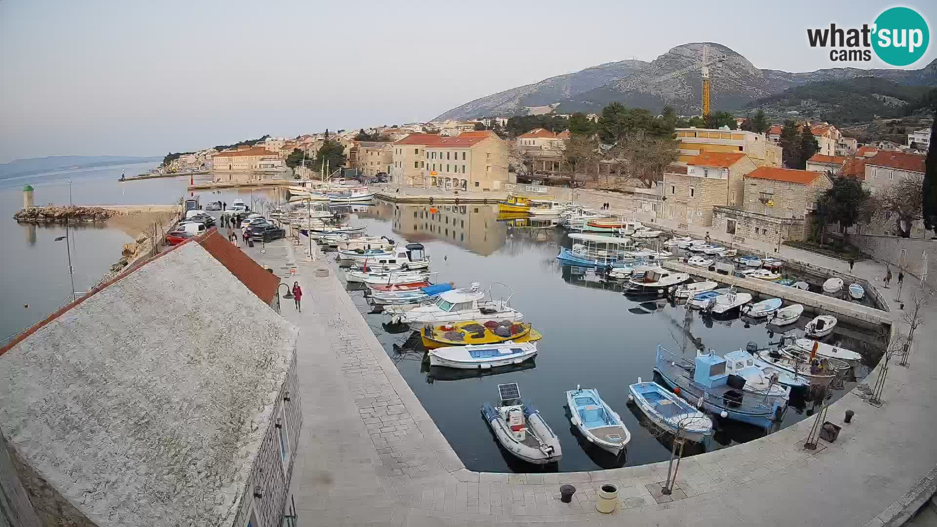 Webcam porto di Bol – Vista live sulla Riva e Marina