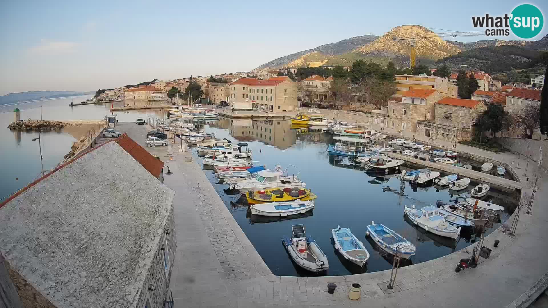 Webcam Bol Hafen – Liveblick auf Bol Riva & Marina