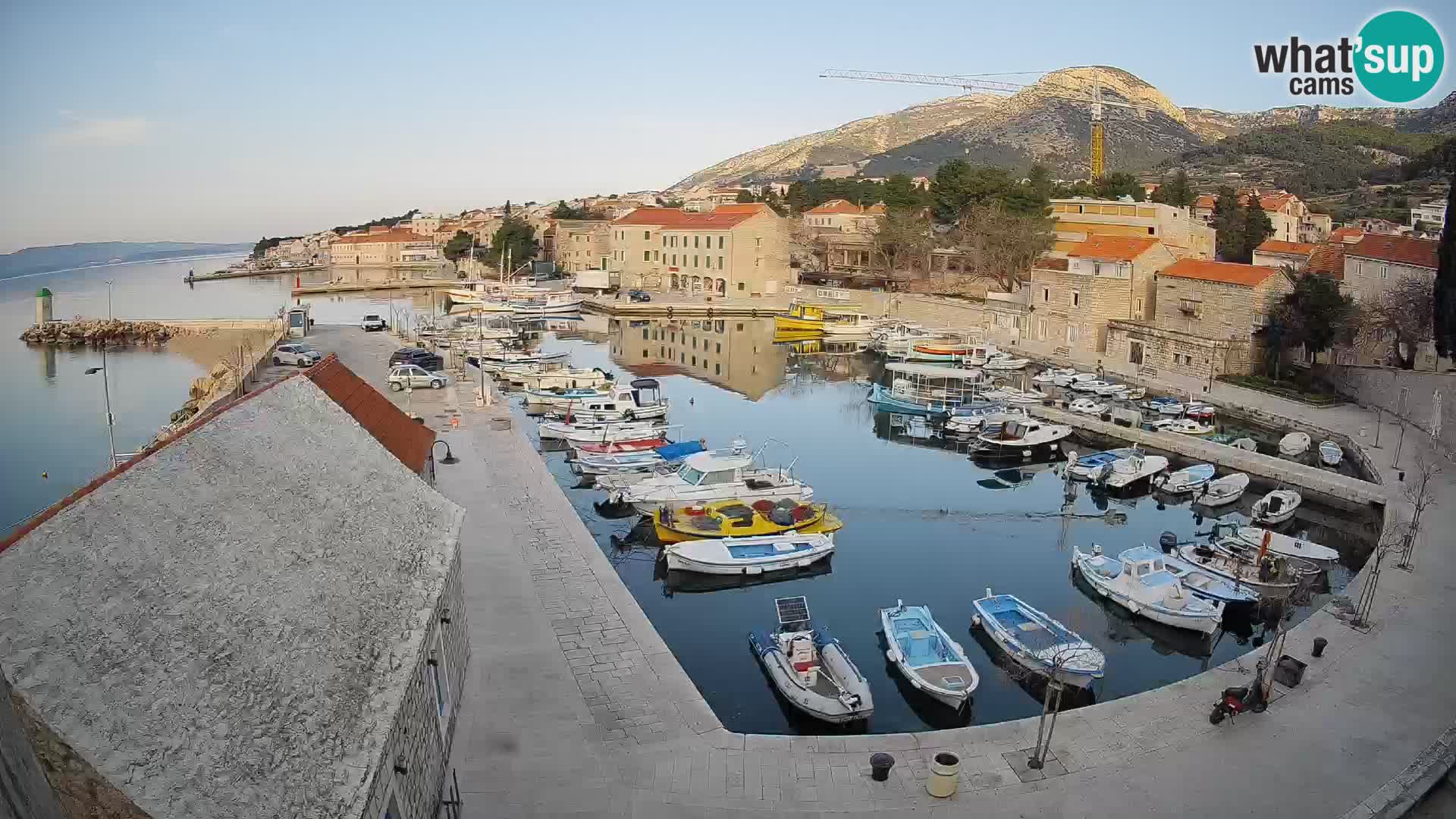 Webcam porto di Bol – Vista live sulla Riva e Marina
