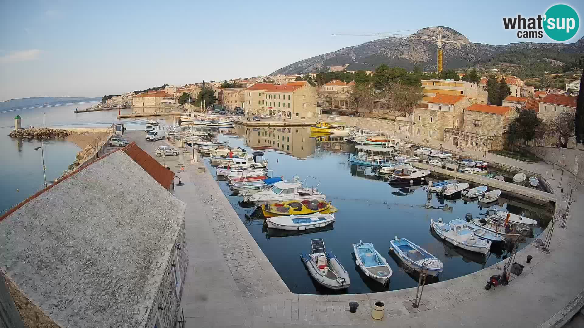 Webcam porto di Bol – Vista live sulla Riva e Marina