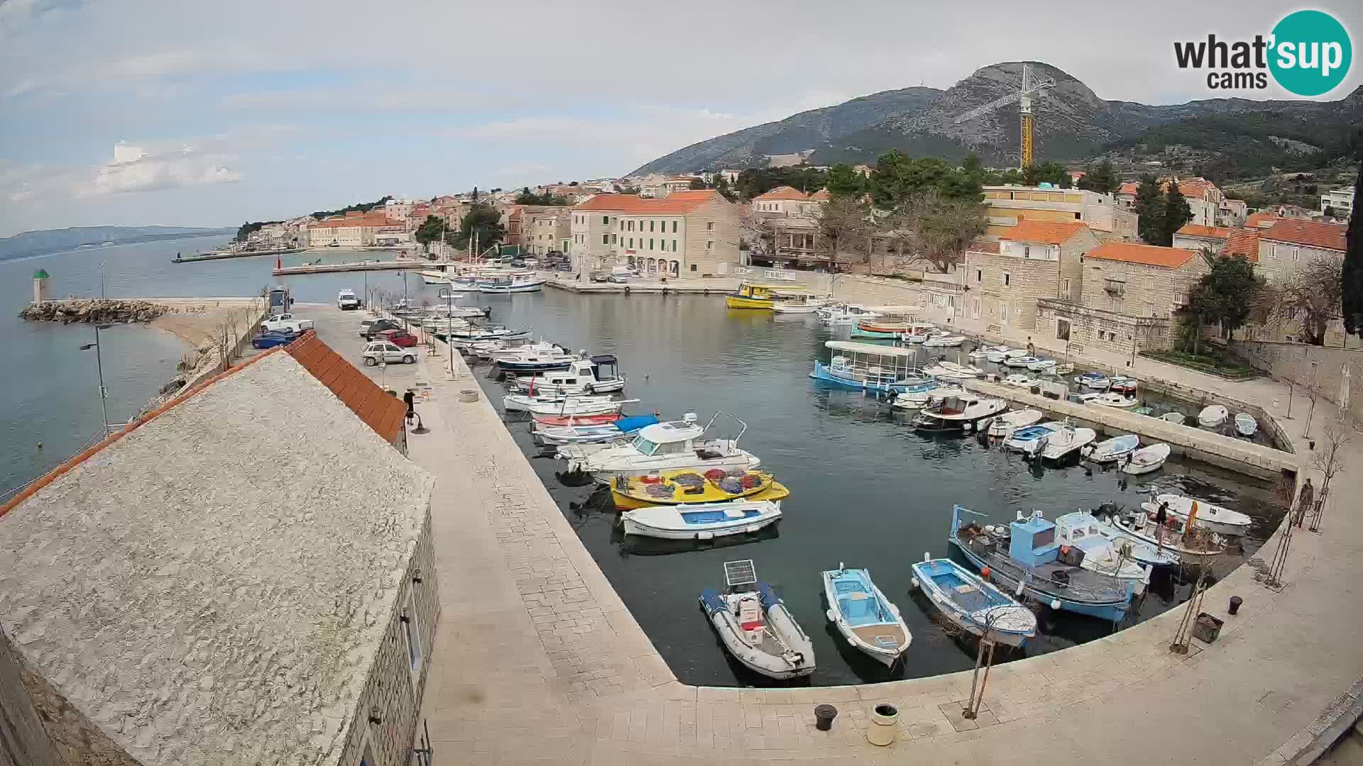 Webcam porto di Bol – Vista live sulla Riva e Marina