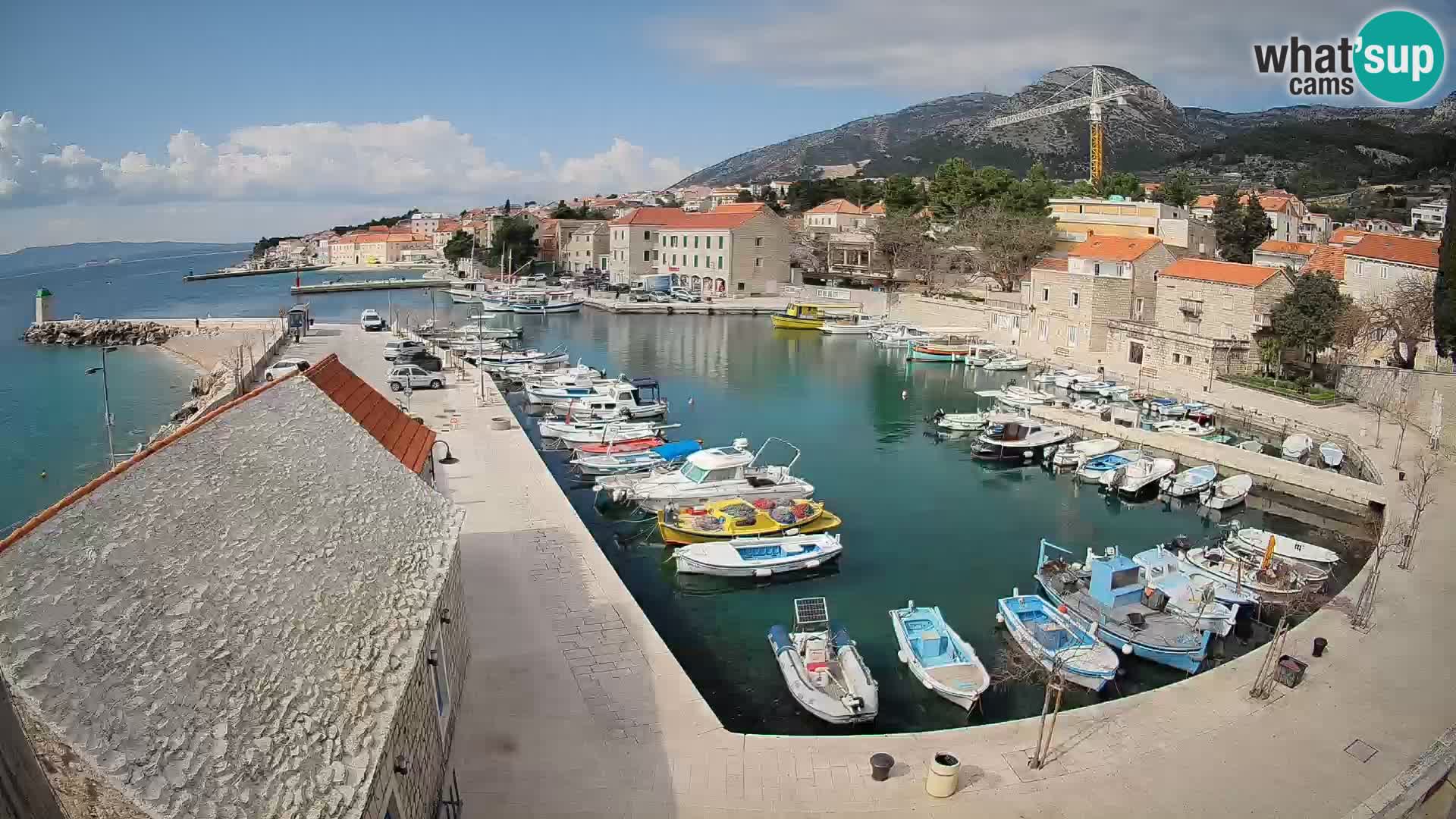 Spletna kamera Bol pristanišče – Pogled v živo na Rivo in marino