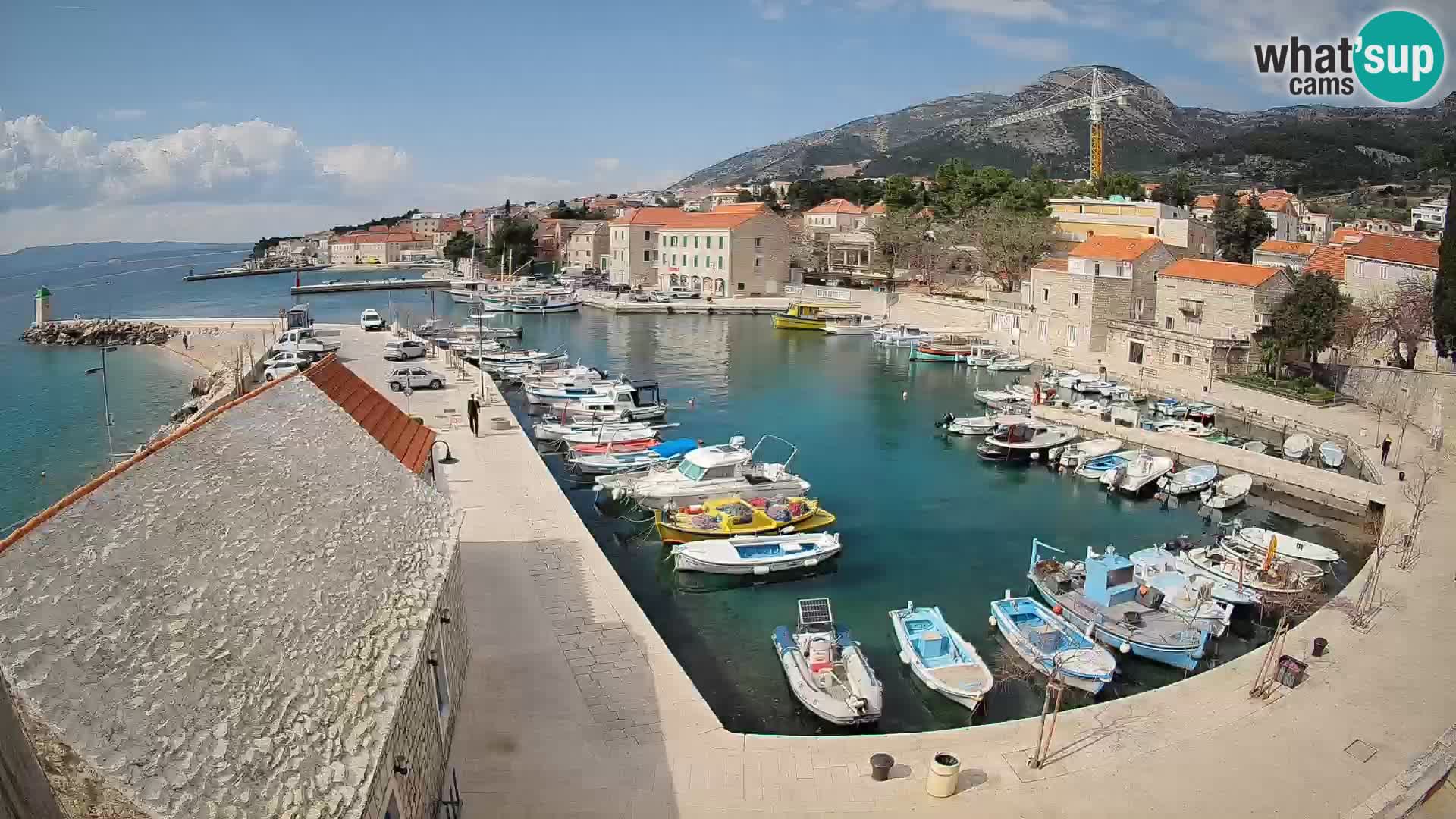 Web kamera Bol Riva – Pogled uživo na luku i marinu