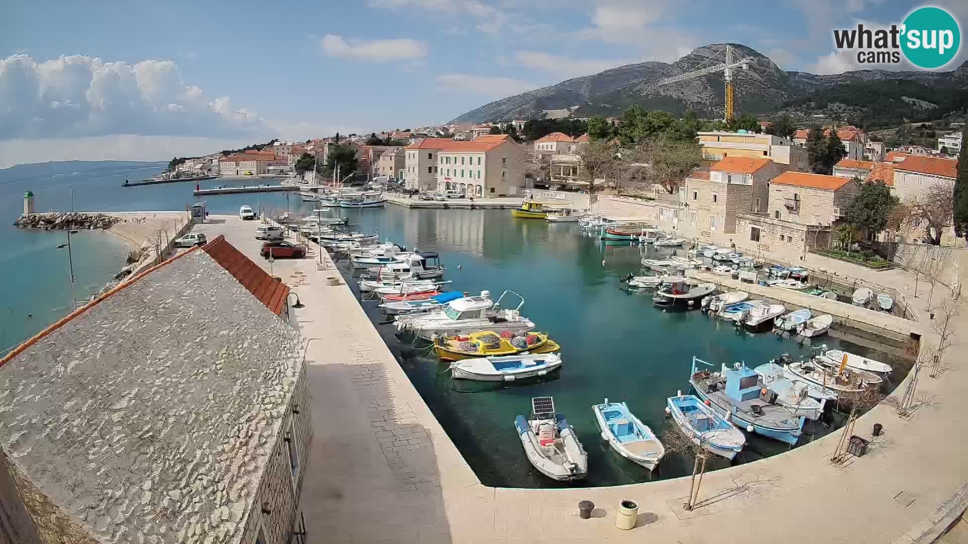 Web kamera Bol Riva – Pogled uživo na luku i marinu