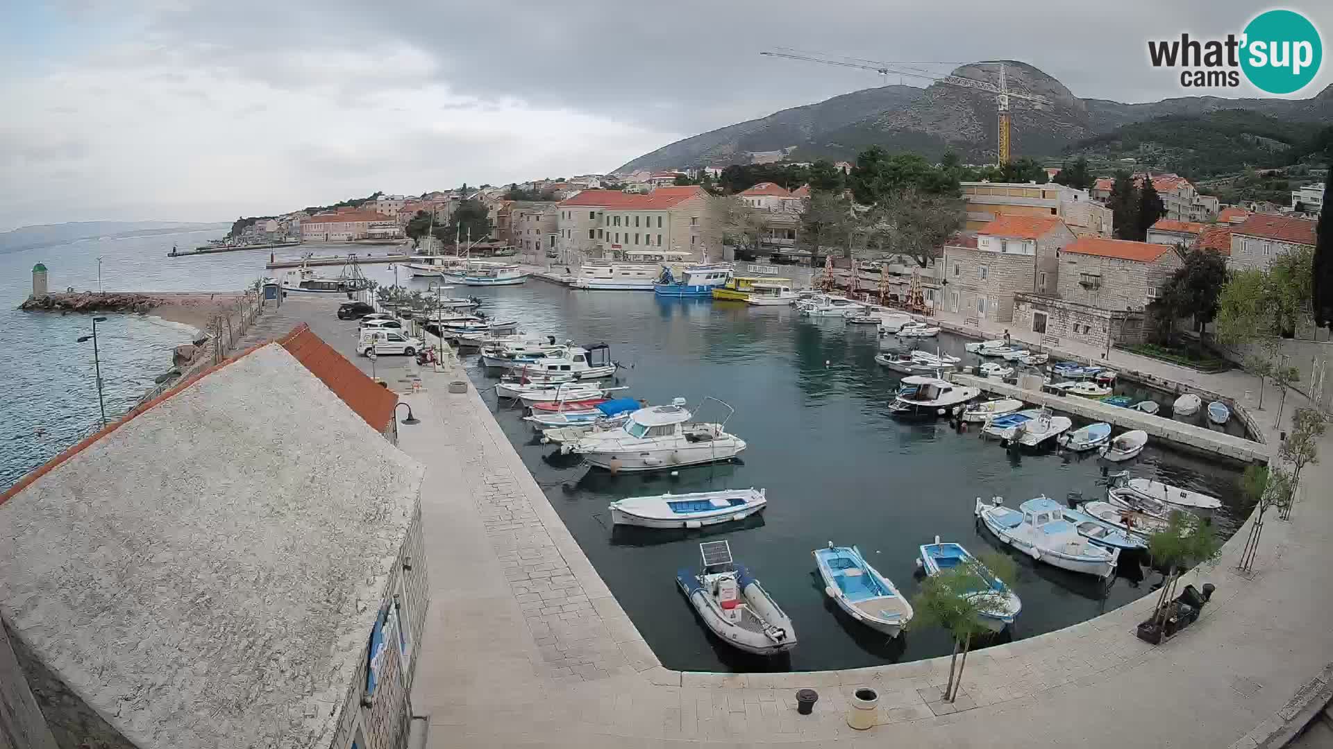 Webcam porto di Bol – Vista live sulla Riva e Marina