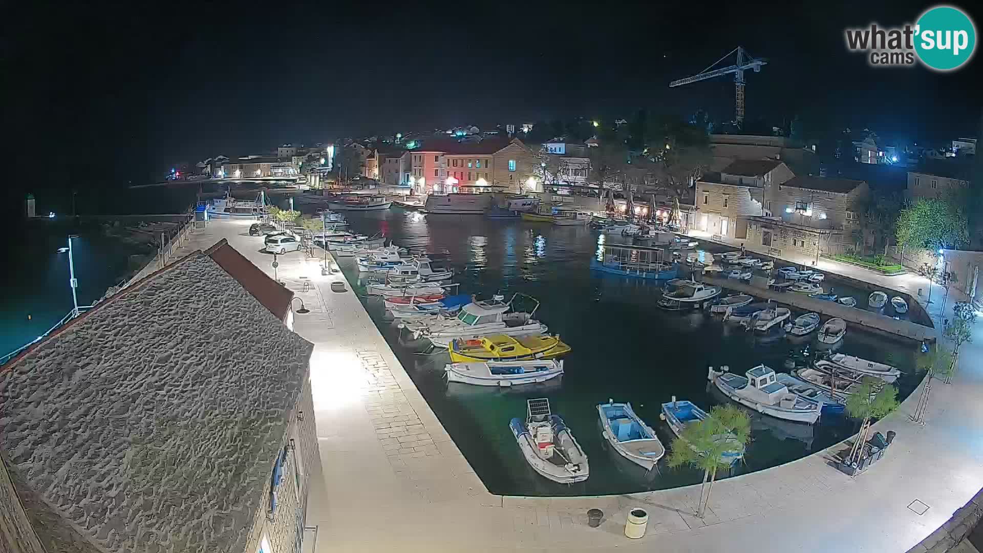 Webcam Bol Hafen – Liveblick auf Bol Riva & Marina