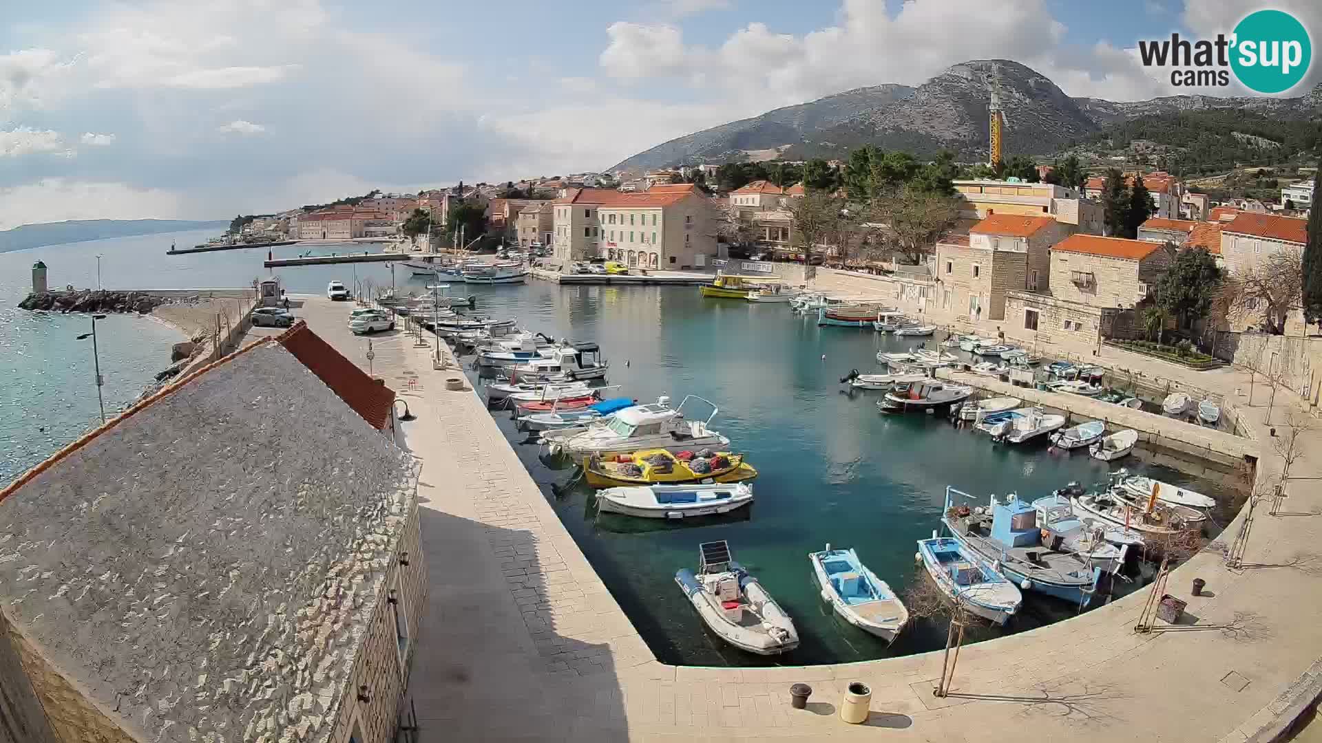 Webcam porto di Bol – Vista live sulla Riva e Marina