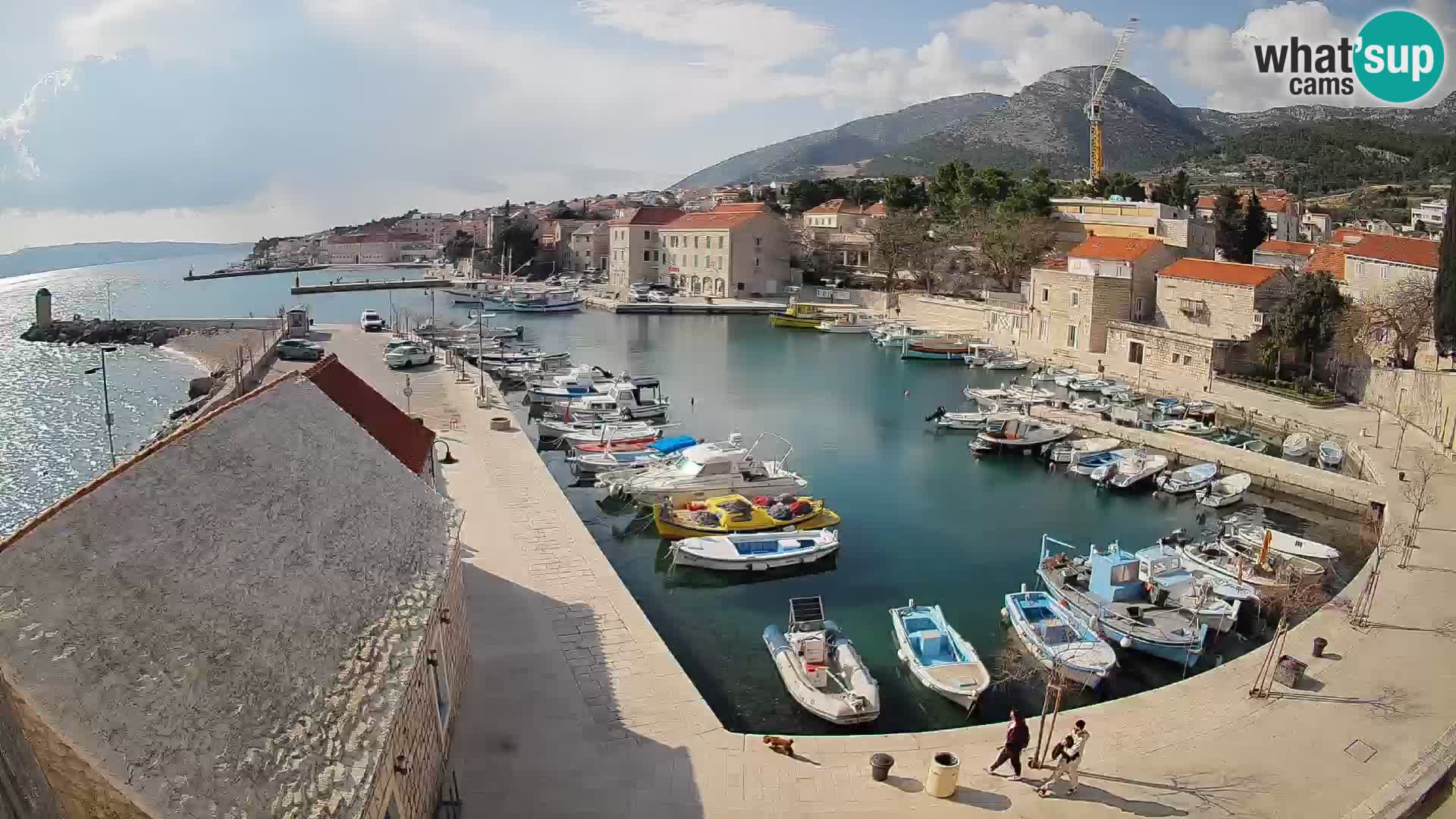 Webcam porto di Bol – Vista live sulla Riva e Marina