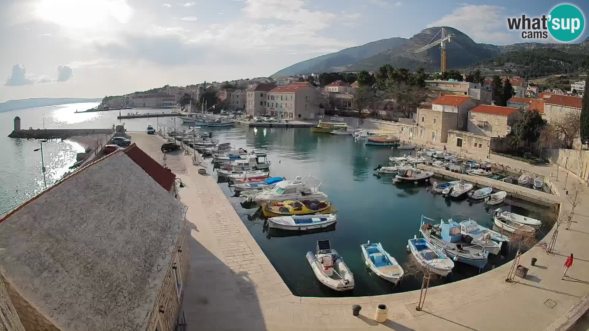 Web kamera Bol Riva – Pogled uživo na luku i marinu