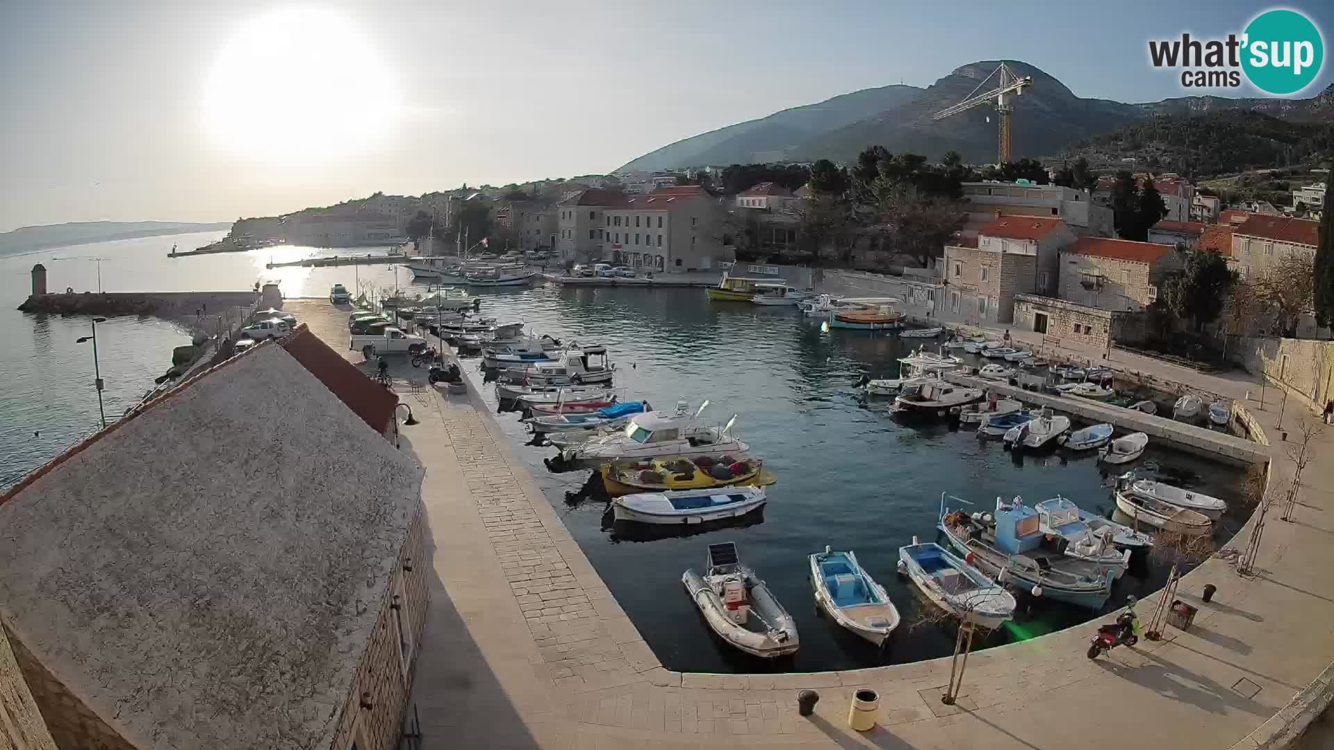 Webcam Bol Hafen – Liveblick auf Bol Riva & Marina