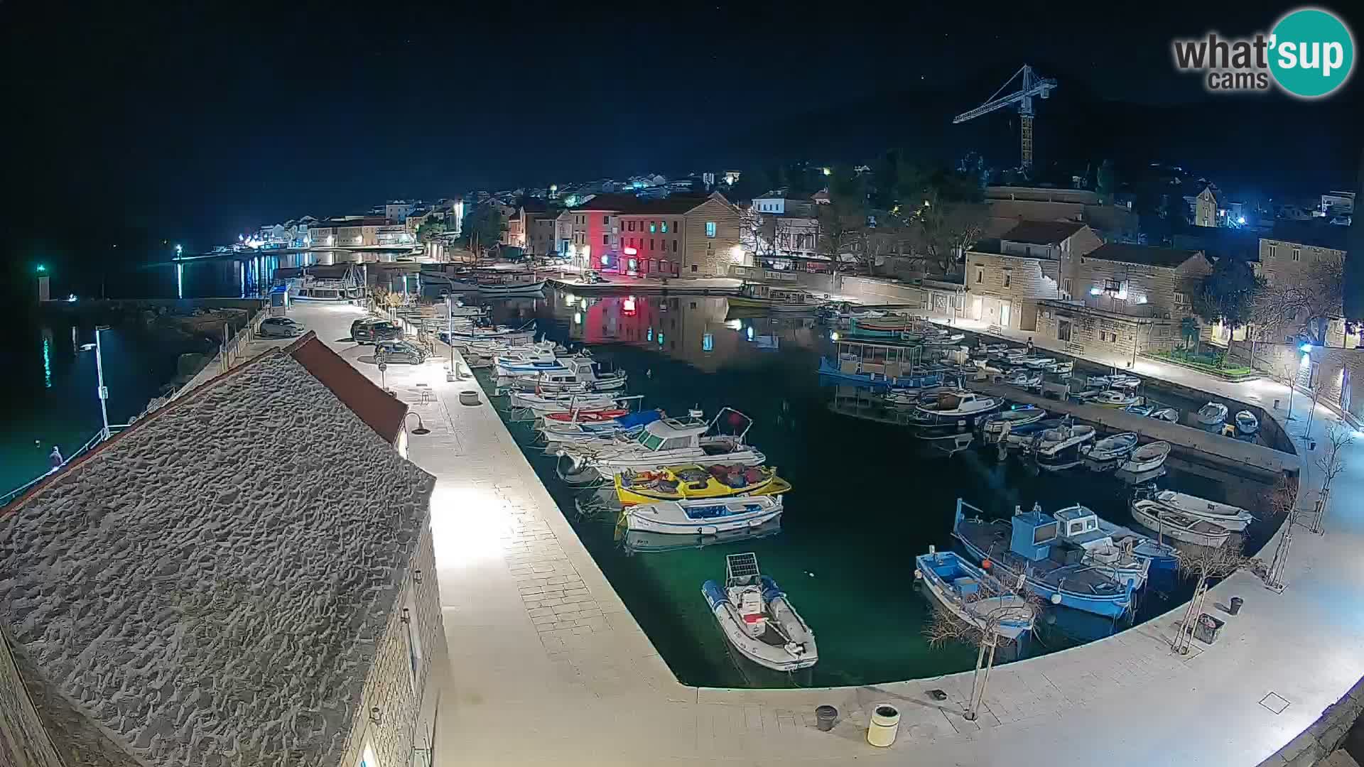 Webcam porto di Bol – Vista live sulla Riva e Marina