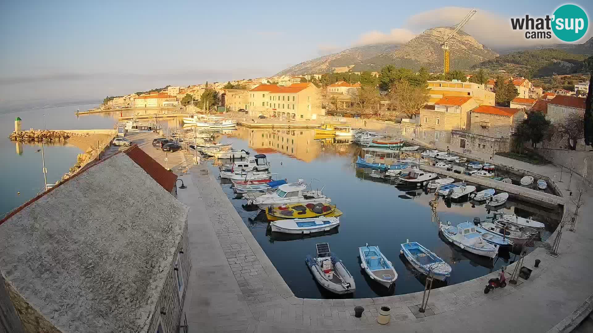 Webcam porto di Bol – Vista live sulla Riva e Marina
