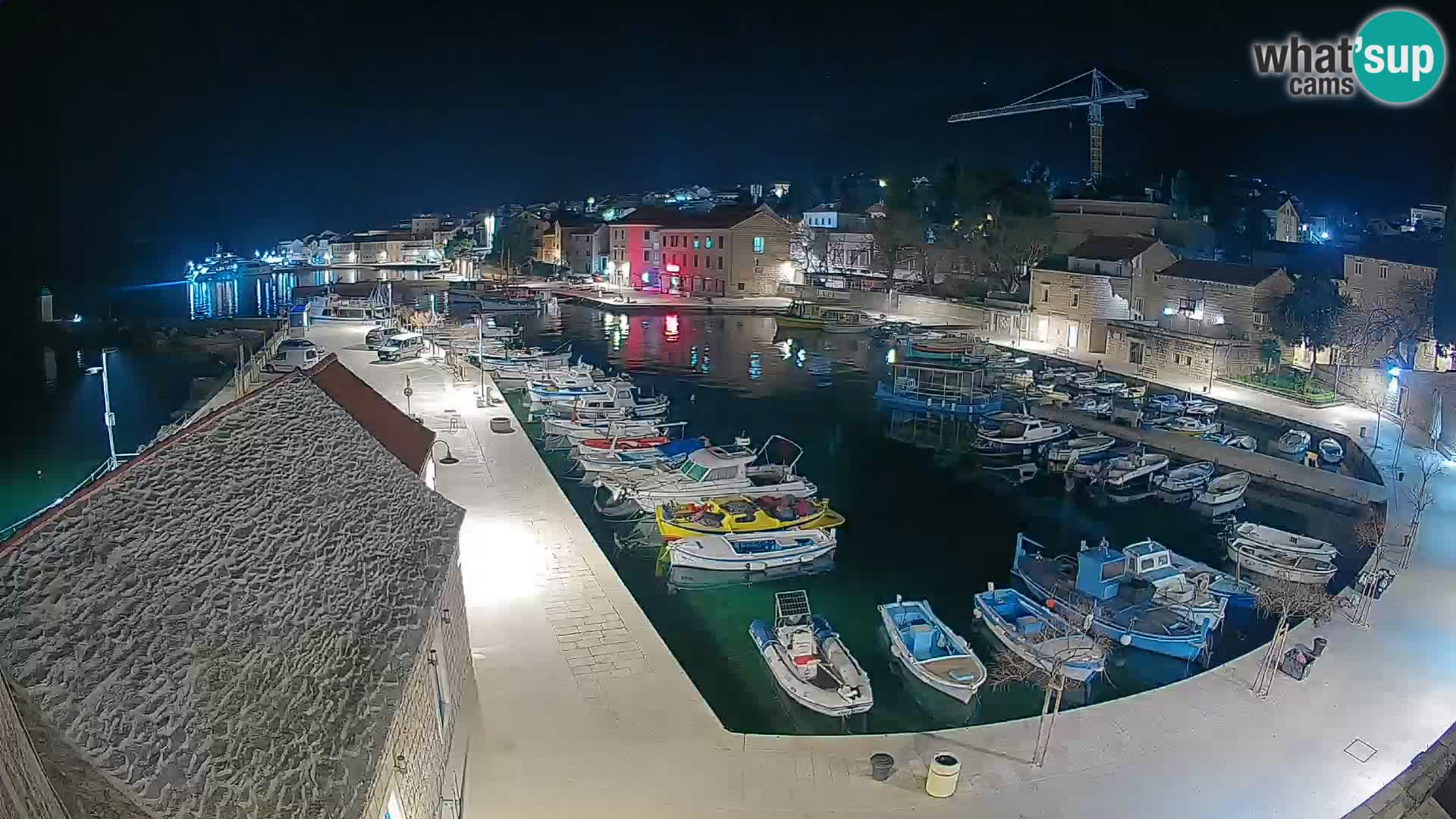 Webcam porto di Bol – Vista live sulla Riva e Marina