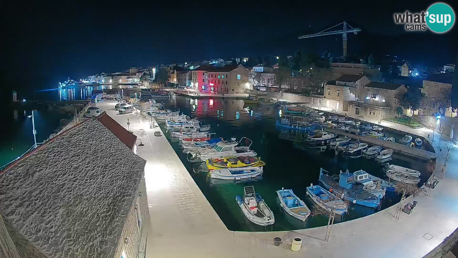 Webcam porto di Bol – Vista live sulla Riva e Marina