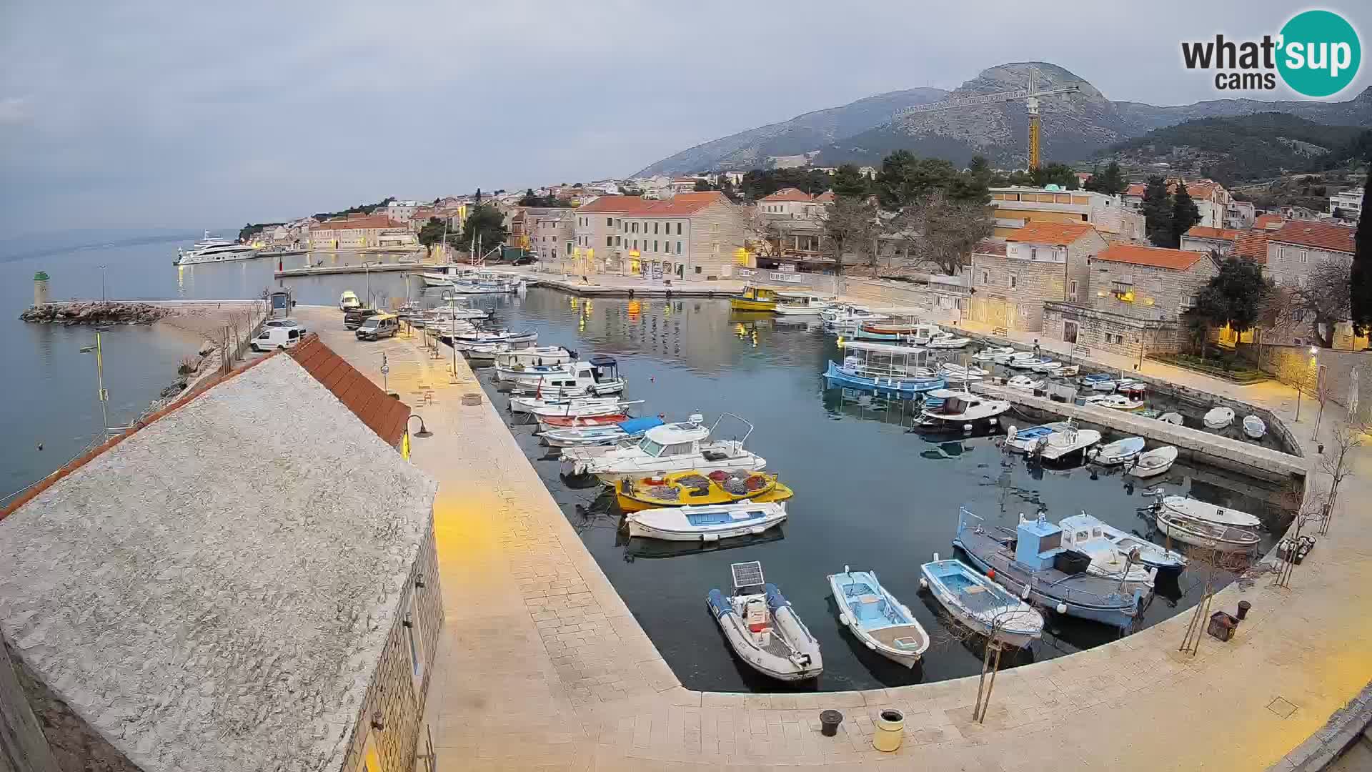 Webcam Bol Hafen – Liveblick auf Bol Riva & Marina