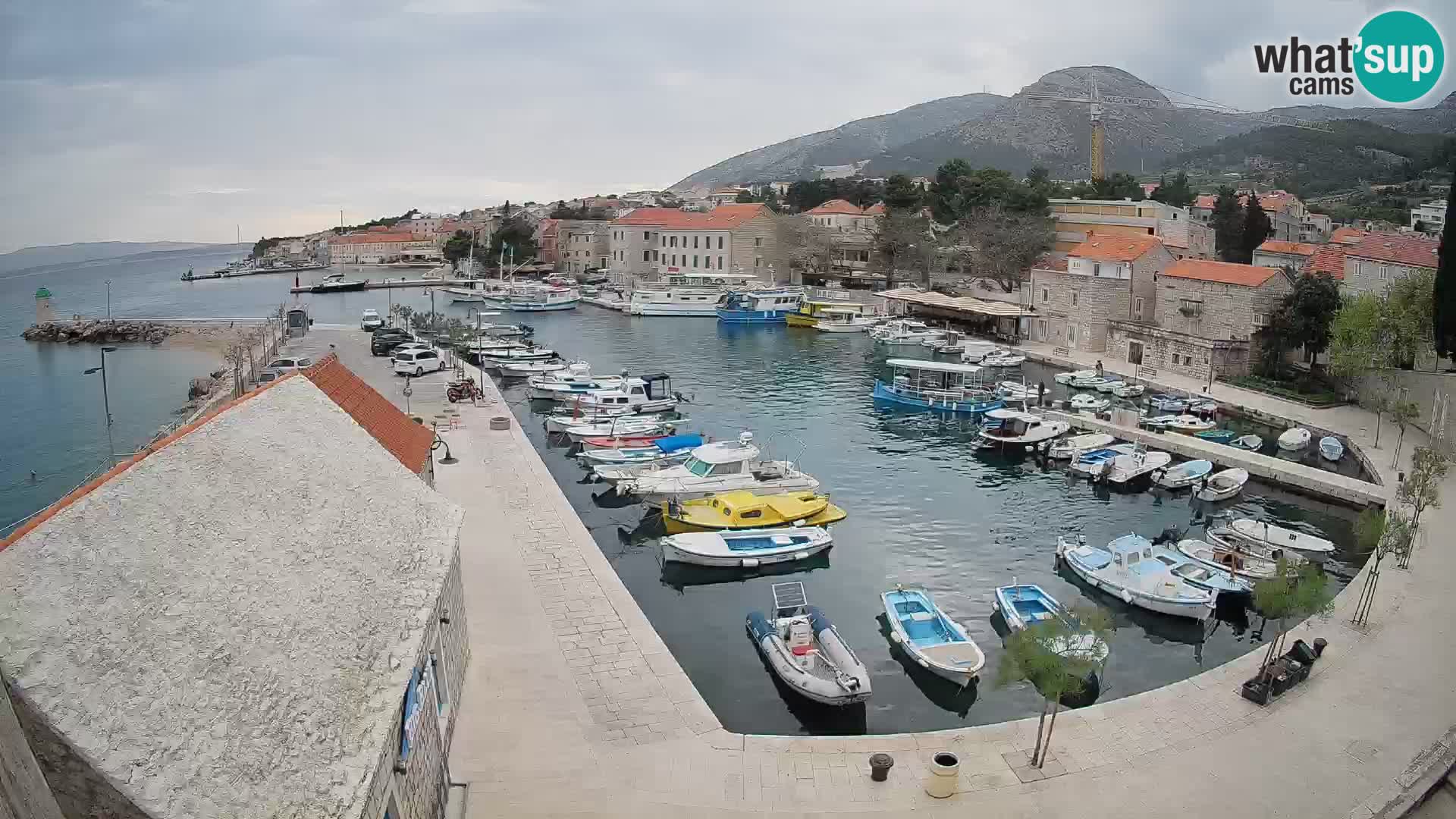 Webcam porto di Bol – Vista live sulla Riva e Marina