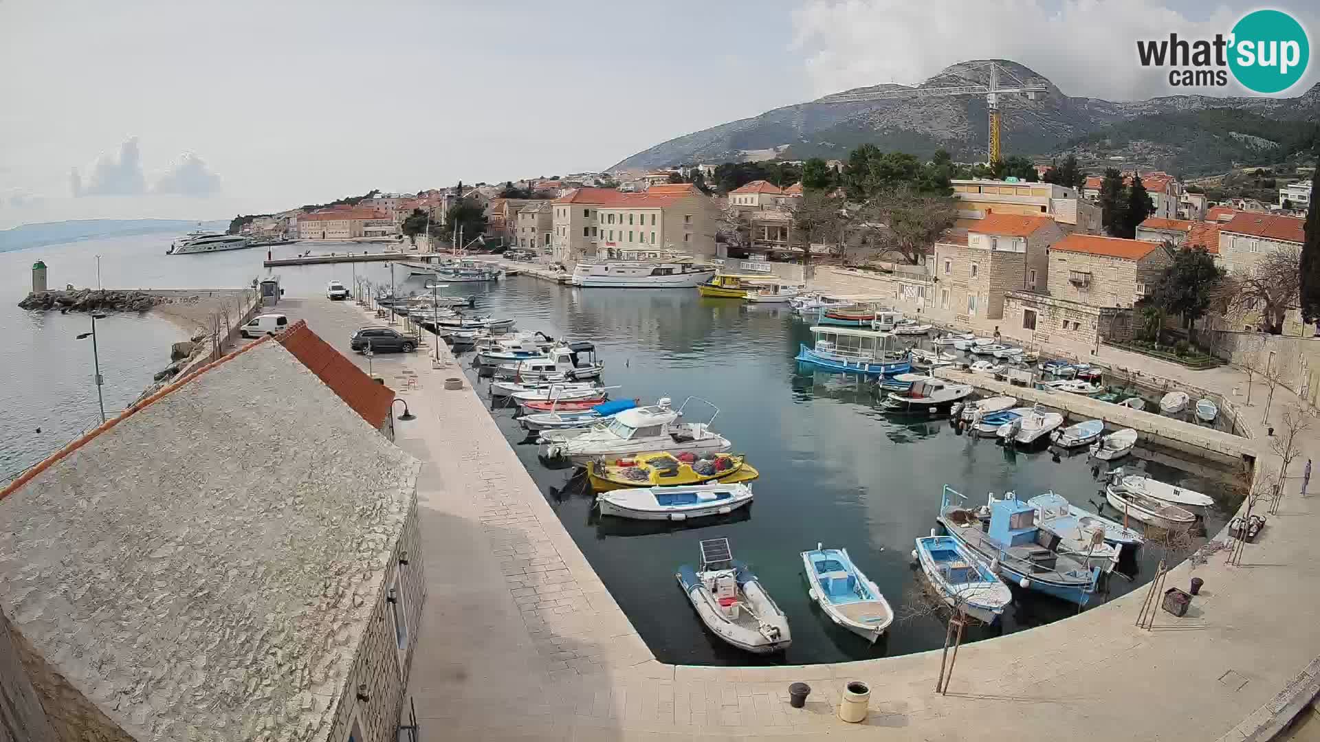 Webcam porto di Bol – Vista live sulla Riva e Marina