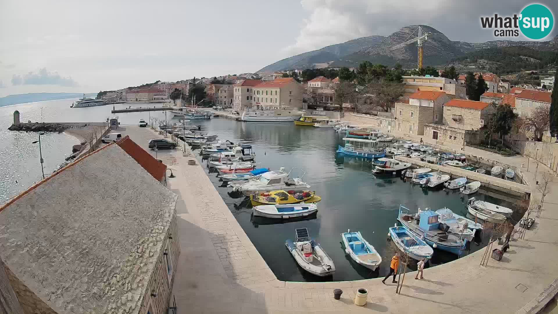 Webcam Bol Harbour – Live View of Bol Riva & Marina