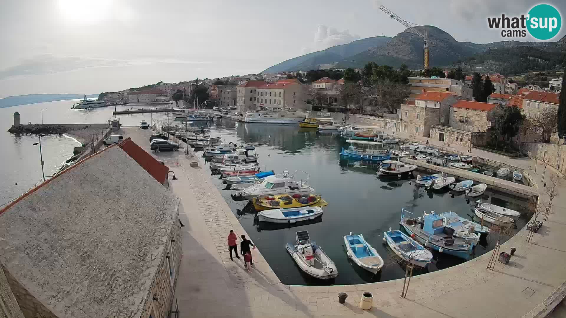 Webcam Bol Hafen – Liveblick auf Bol Riva & Marina