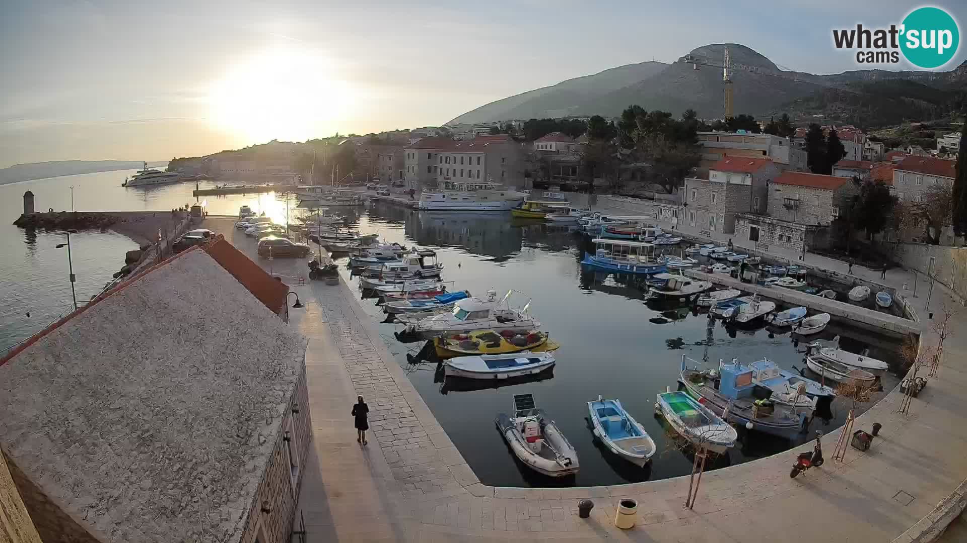 Webcam Bol Harbour – Live View of Bol Riva & Marina