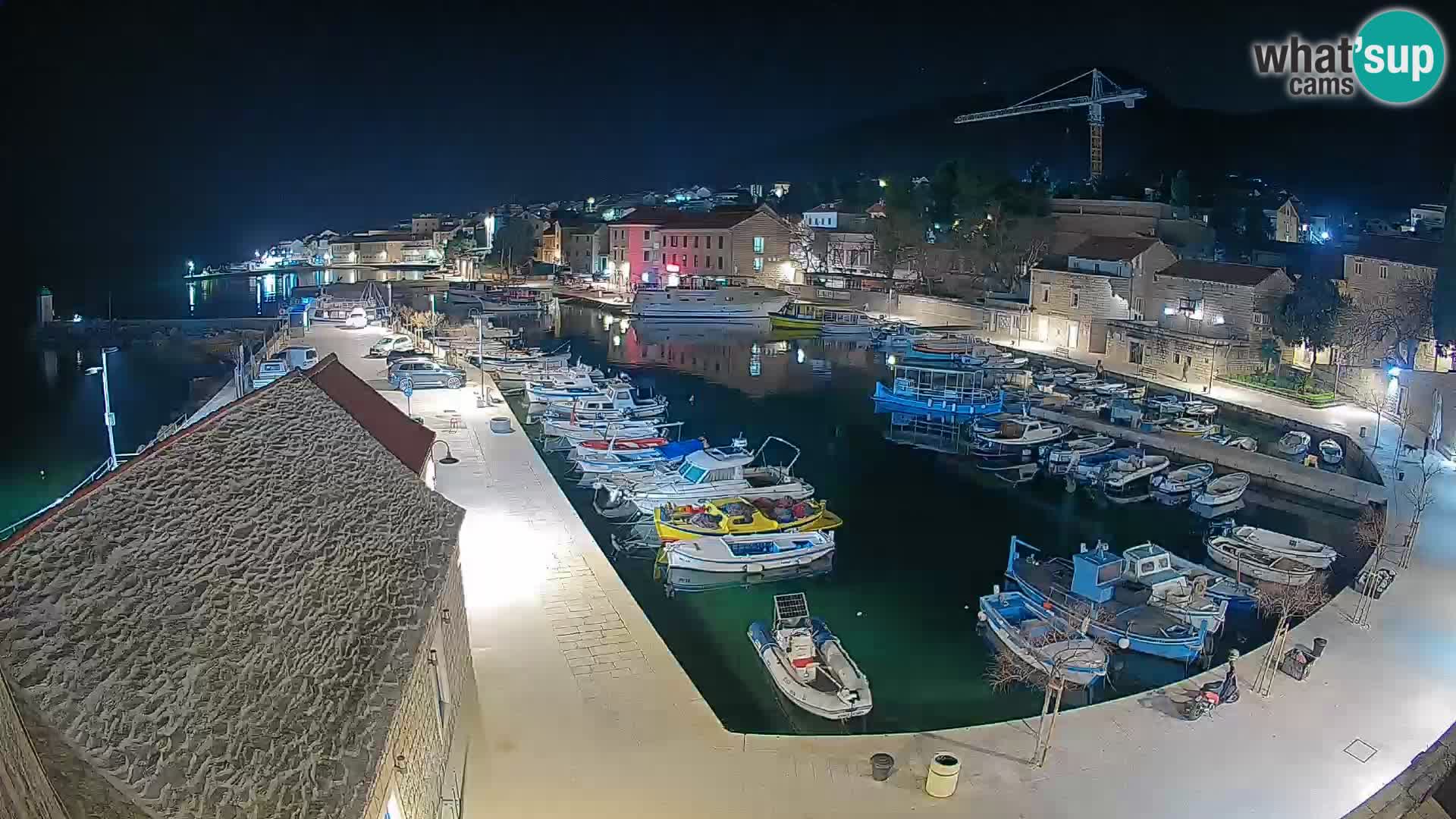 Webcam porto di Bol – Vista live sulla Riva e Marina