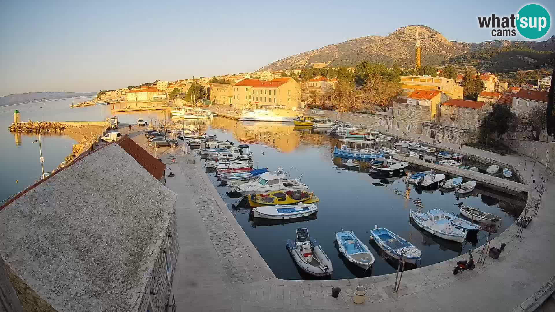 Webcam Bol Harbour – Live View of Bol Riva & Marina