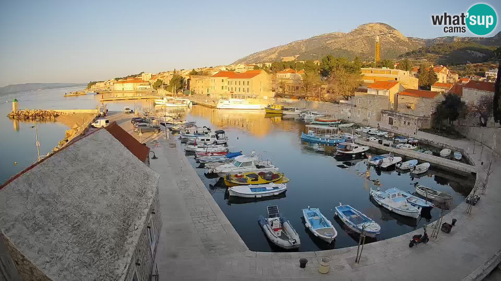 Webcam Bol Harbour – Live View of Bol Riva & Marina