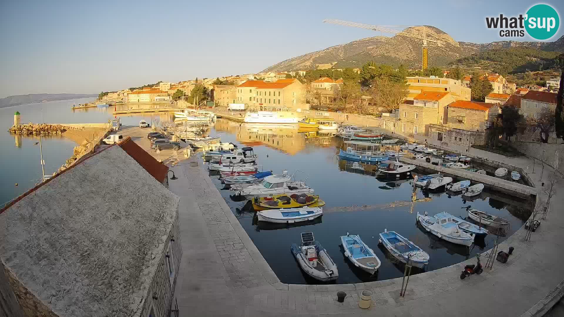Webcam Bol Harbour – Live View of Bol Riva & Marina