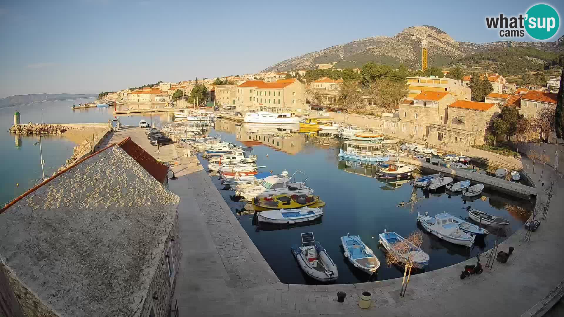 Webcam porto di Bol – Vista live sulla Riva e Marina